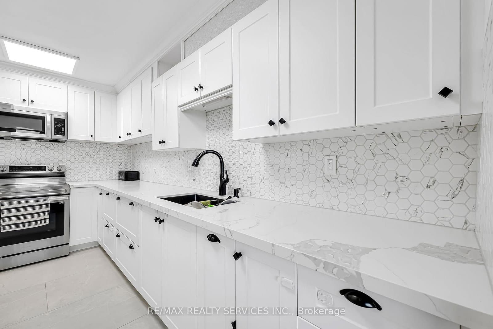 #1701 - 180 Markham Road