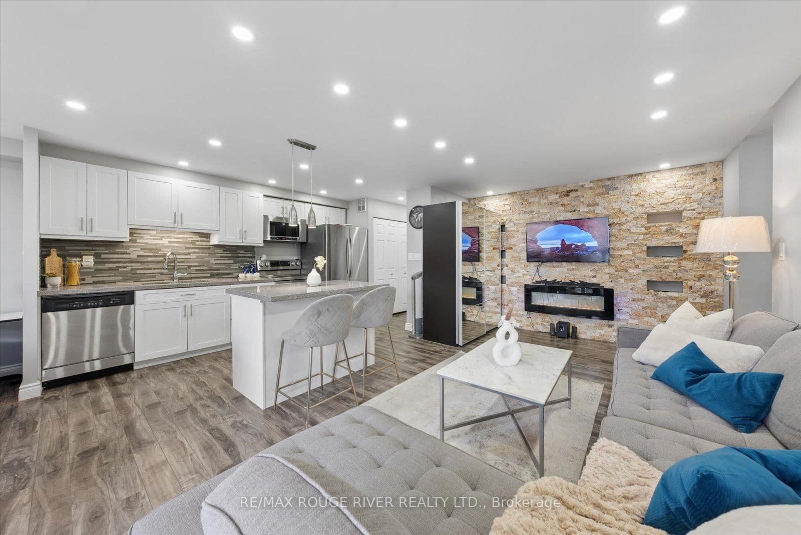 #907 - 90 Ling Road