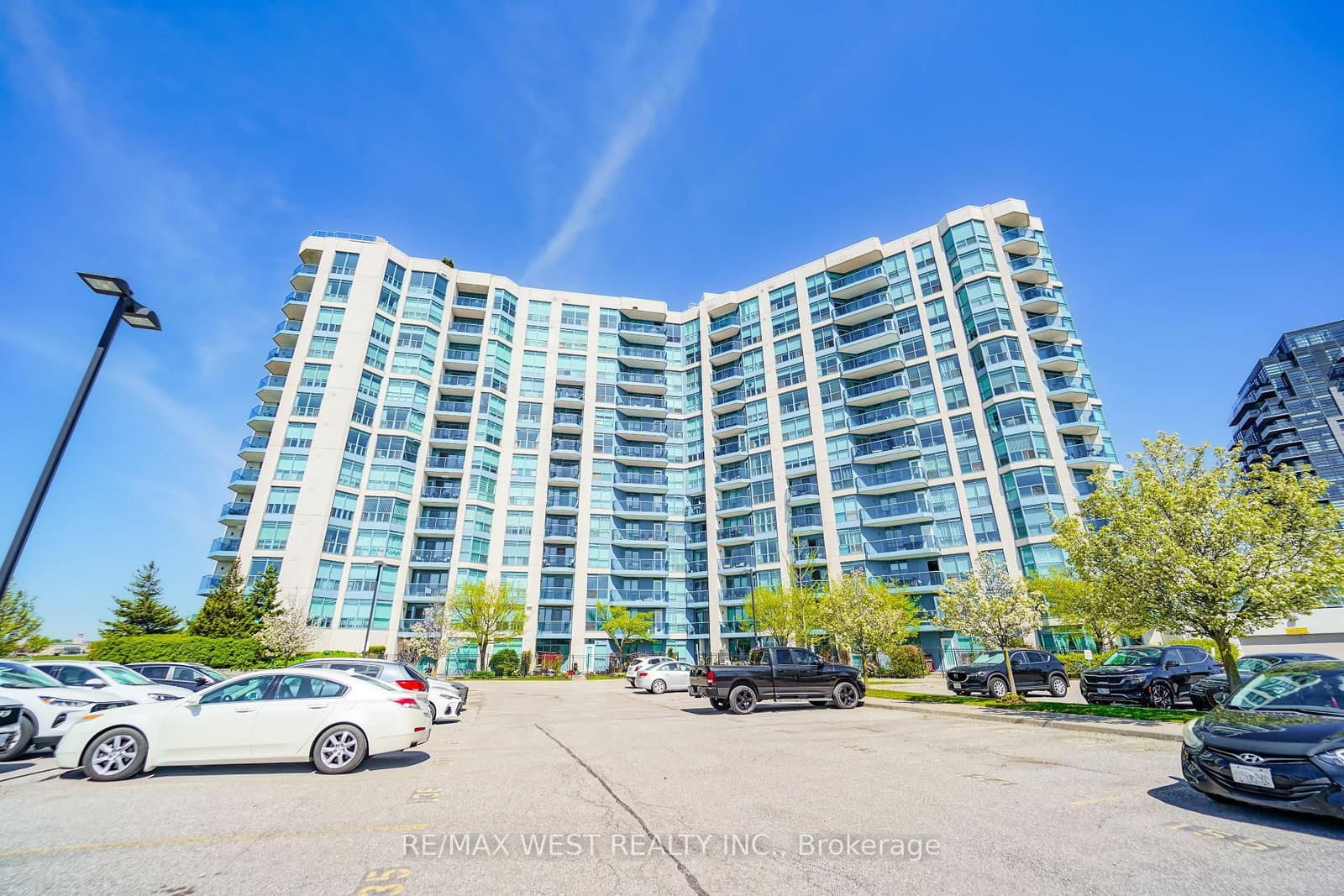 #216 - 340 Watson Street W