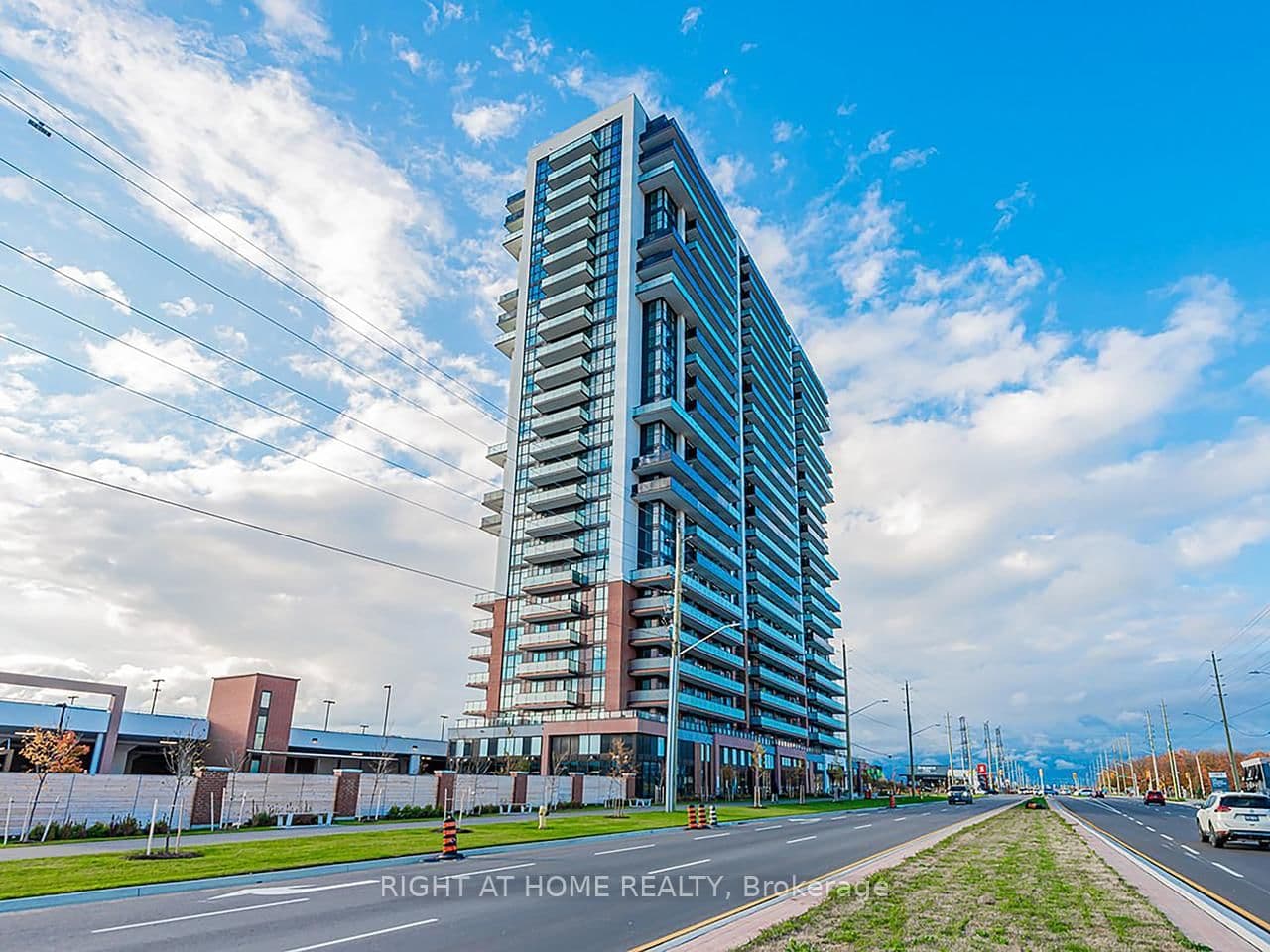 #1804 - 2550 Simcoe Street N
