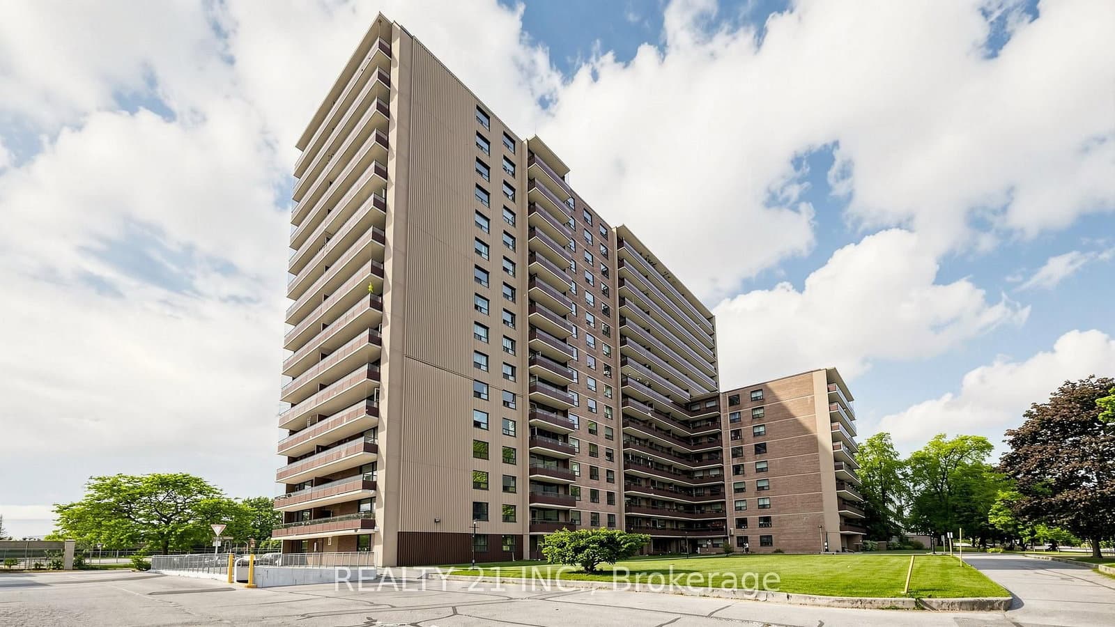 #819 - 180 Markham Road