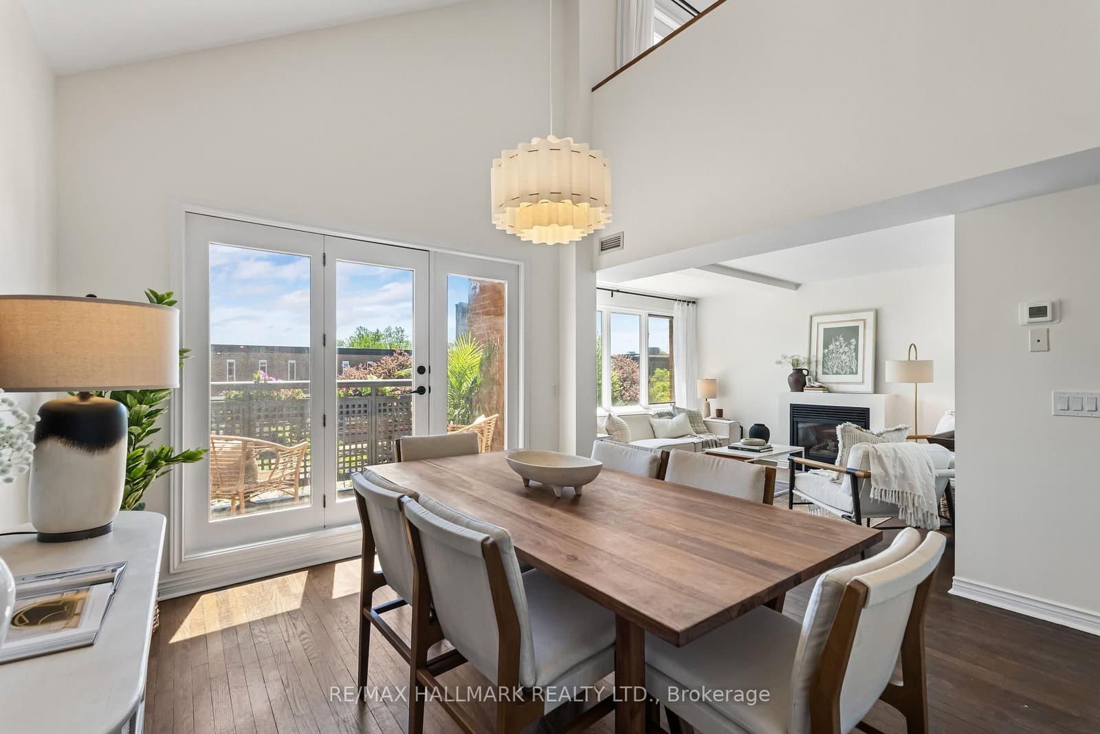 #305 - 1941 Queen Street E