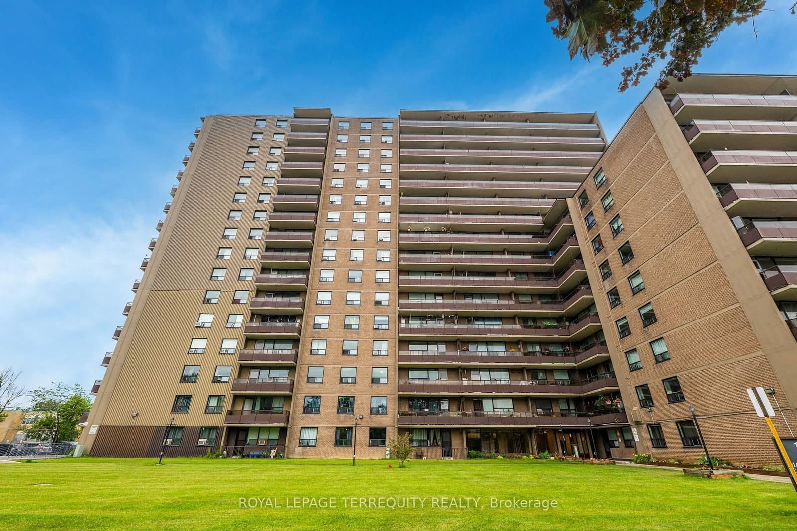#816 - 180 Markham Road