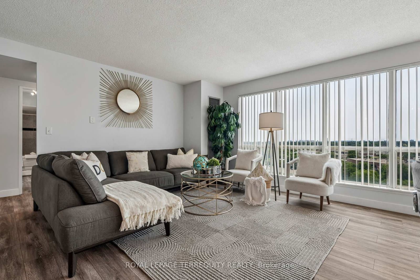 #906 - 18 Lee Centre Drive