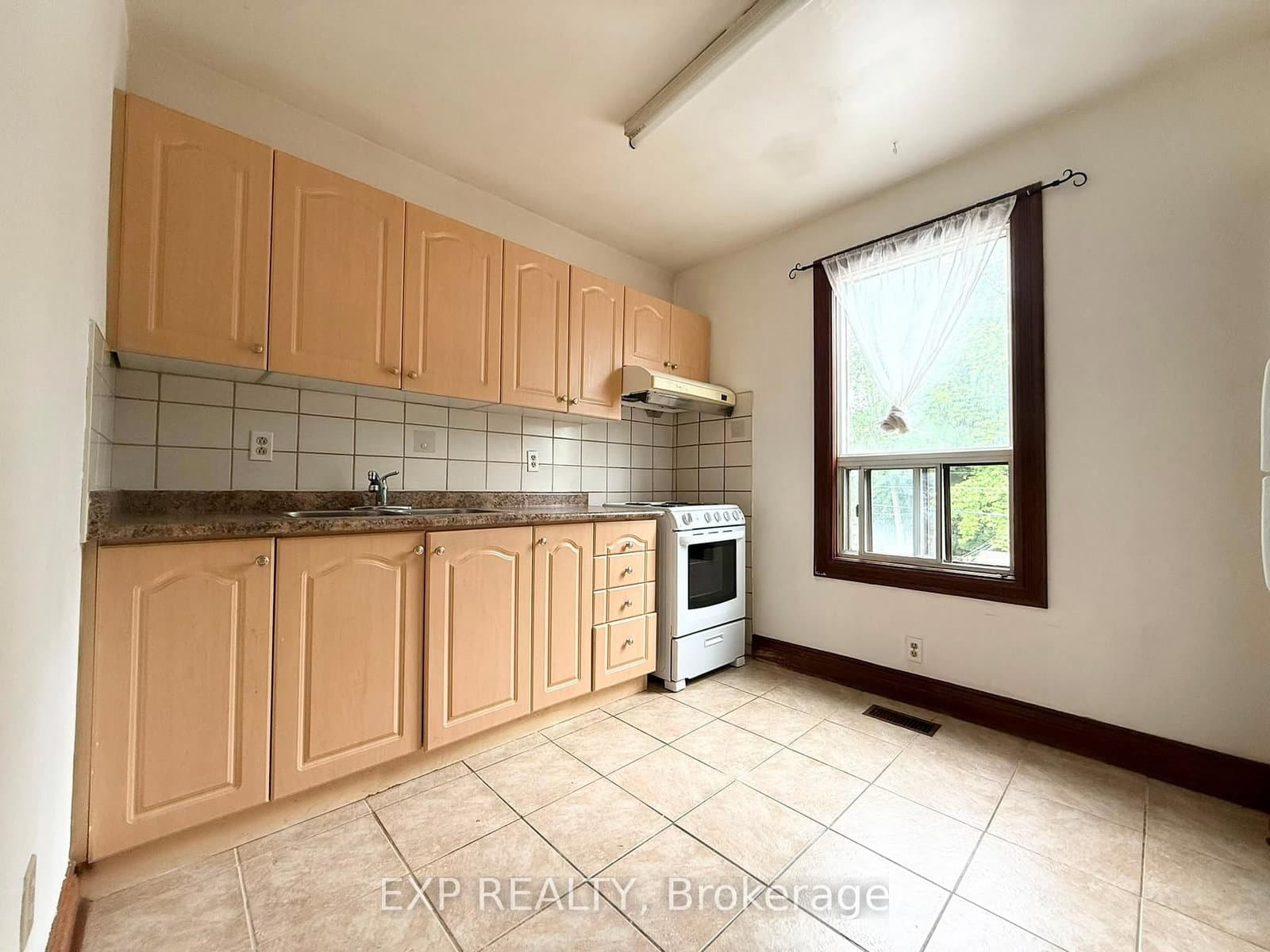 759 Gerrard Street E, Unit 2nd FL