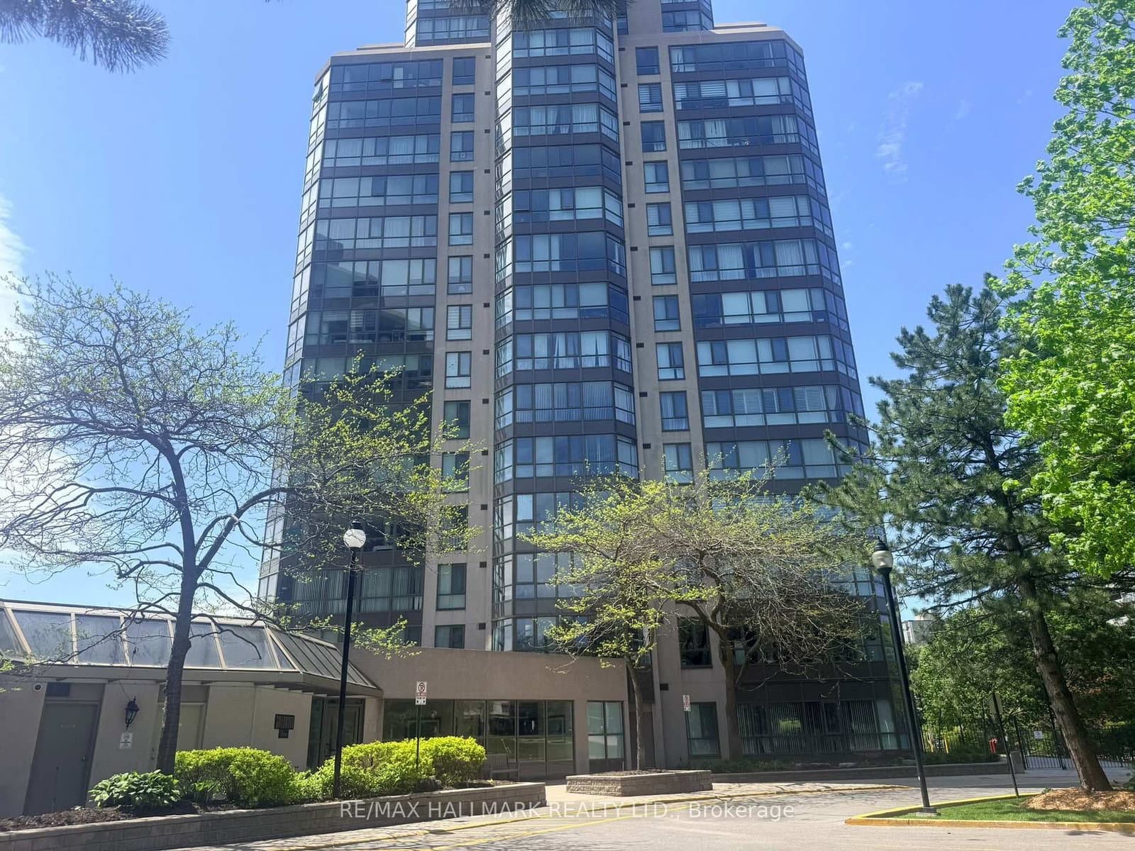 #1105 - 3231 Eglinton Avenue E