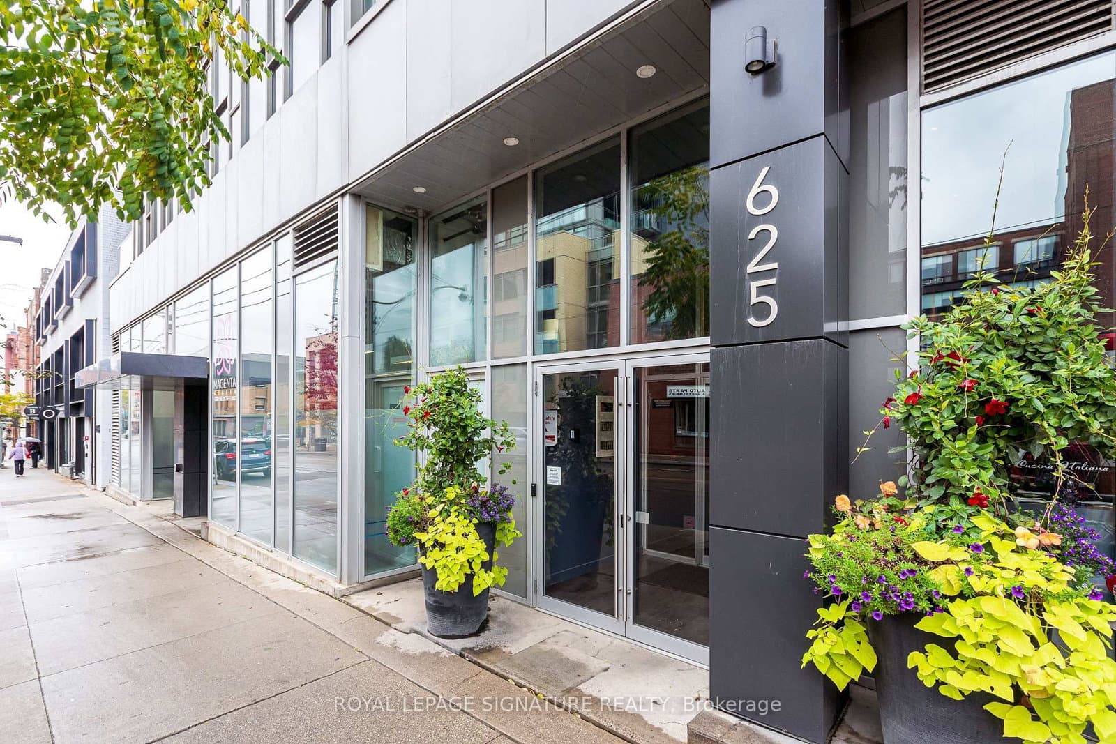 #211 - 625 Queen Street E