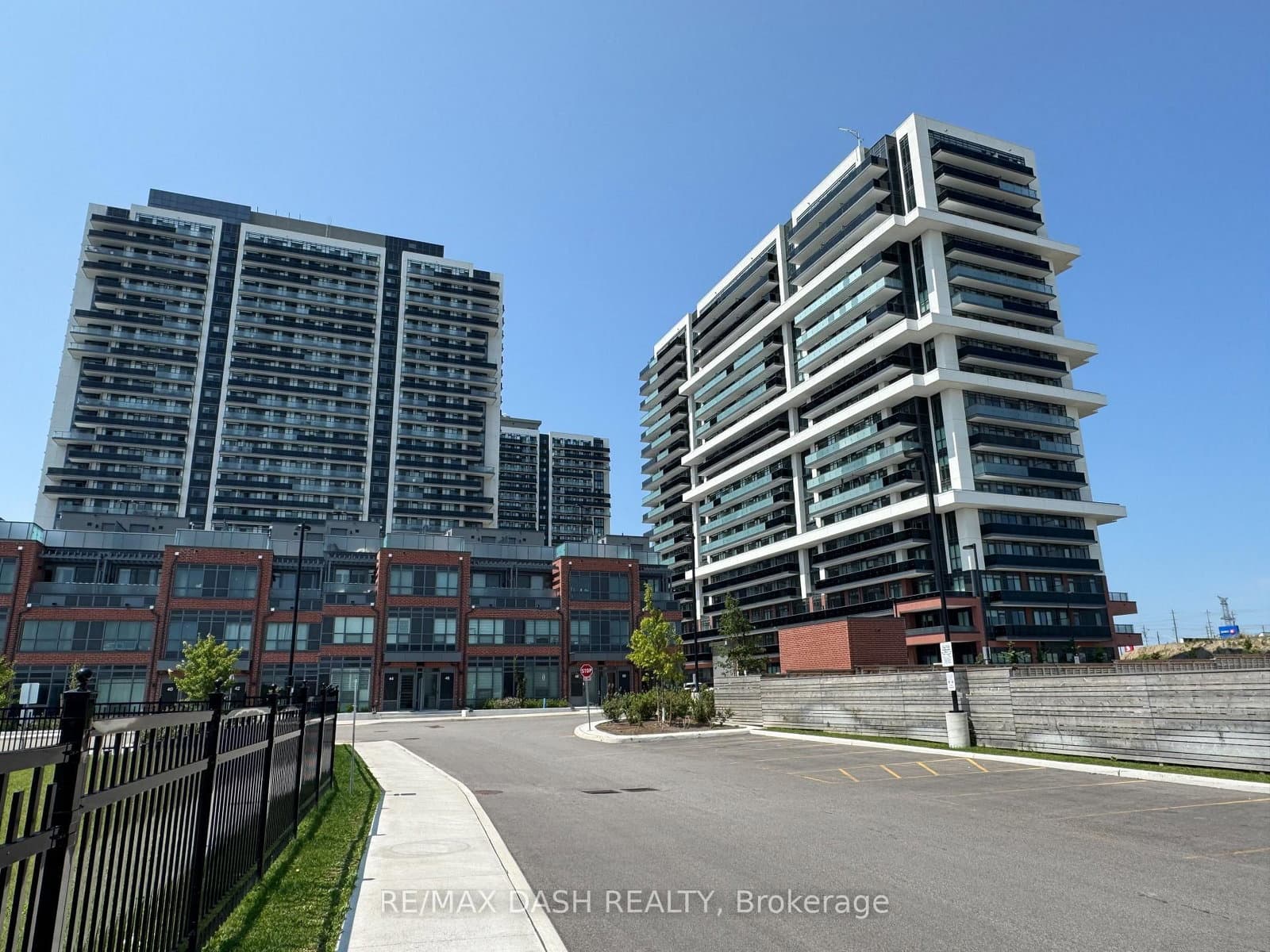 2545 Simcoe Street N, Unit 824