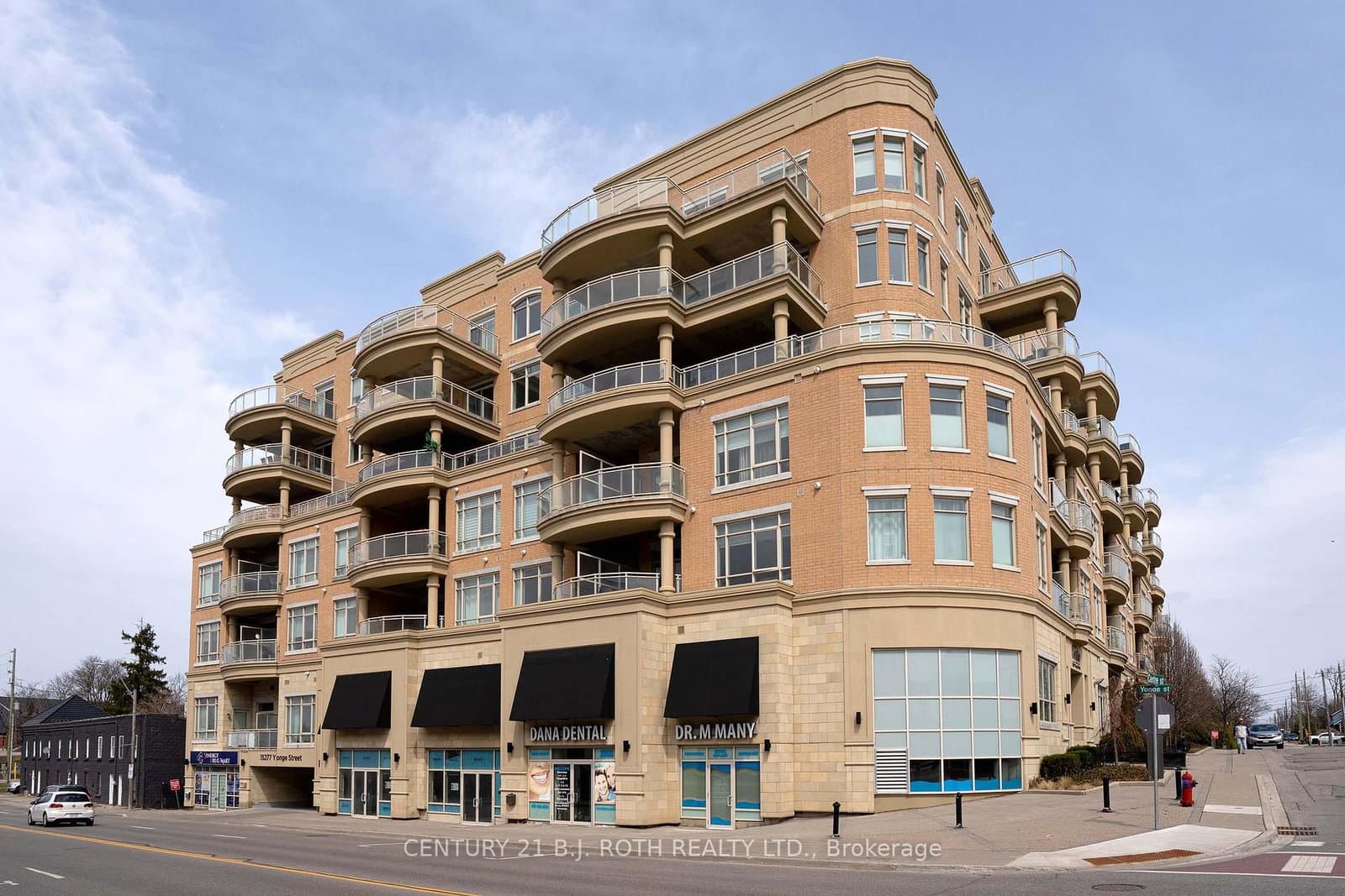 15277 Yonge Street S, Unit 313