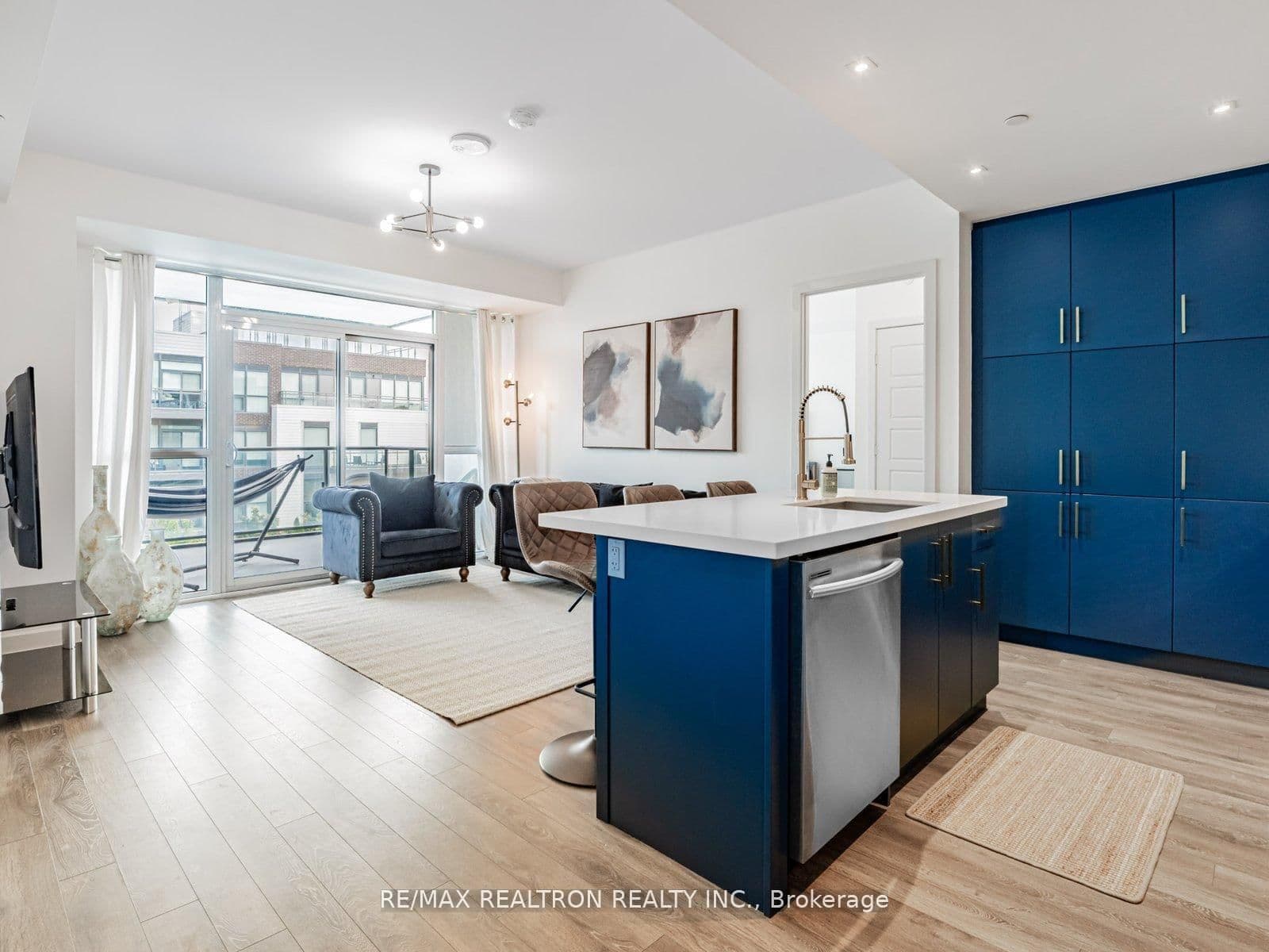 #315 - 375 Sea Ray Avenue