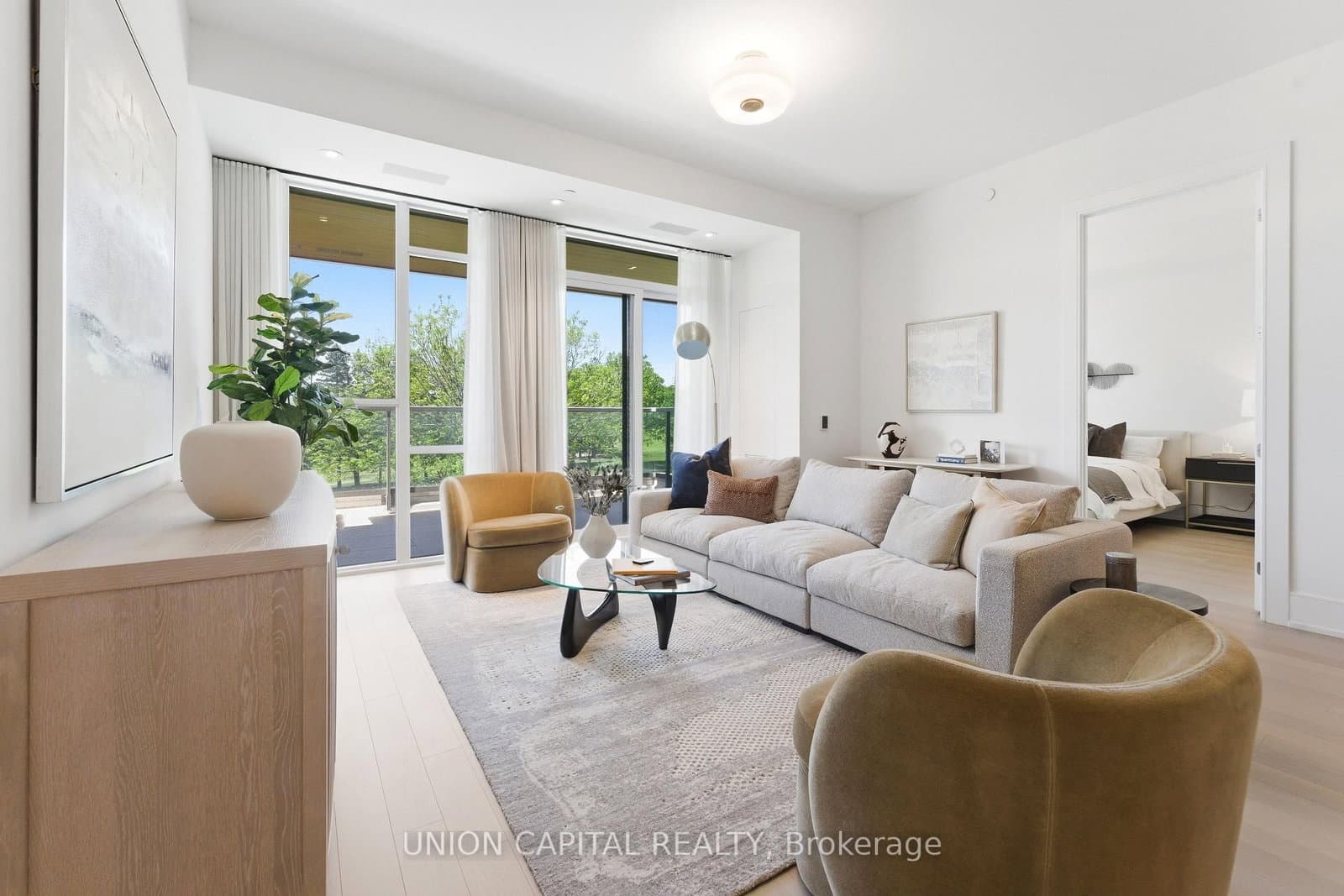 #204 - 397 Royal Orchard Boulevard