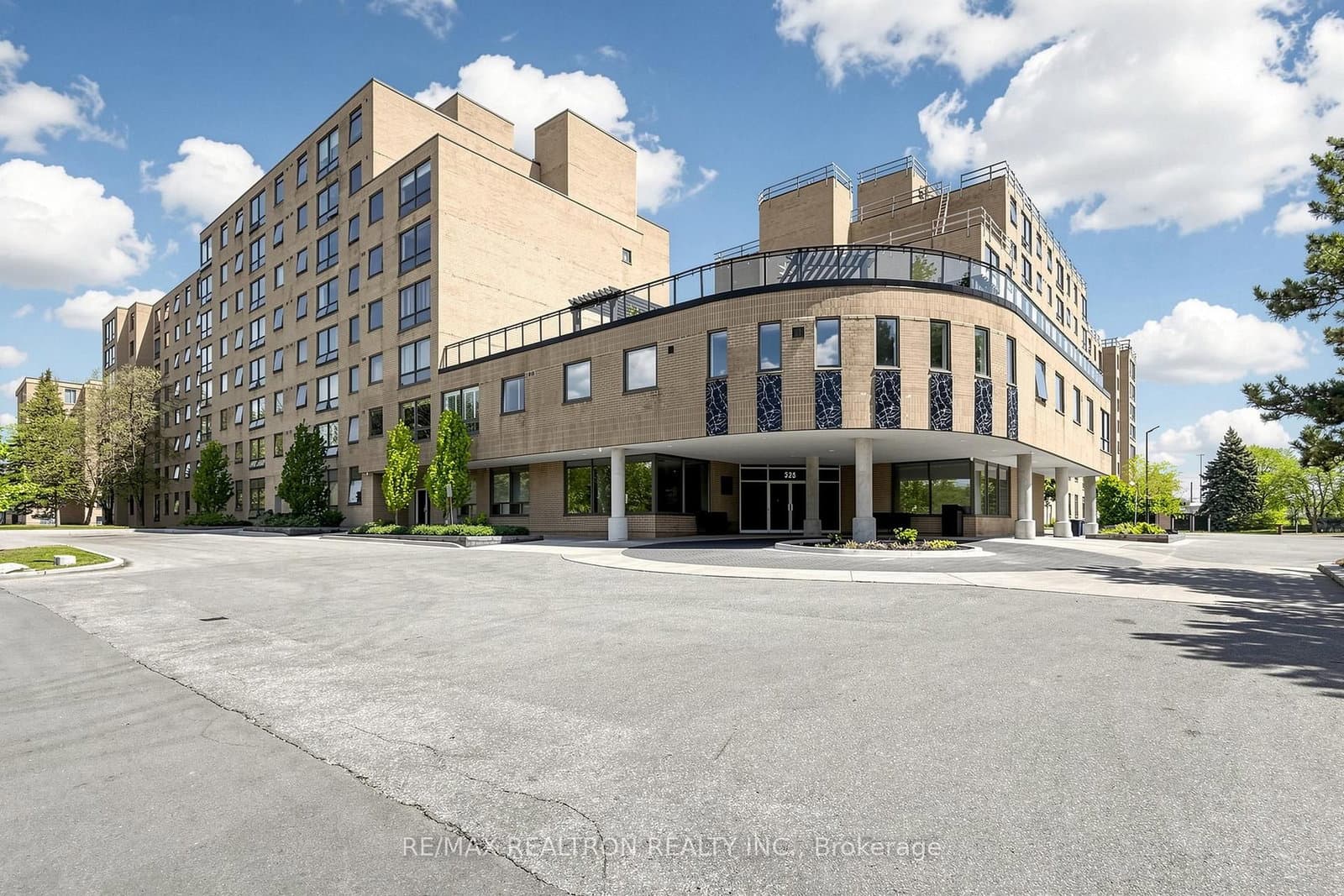 #307 - 326 E Major Mackenzie Drive