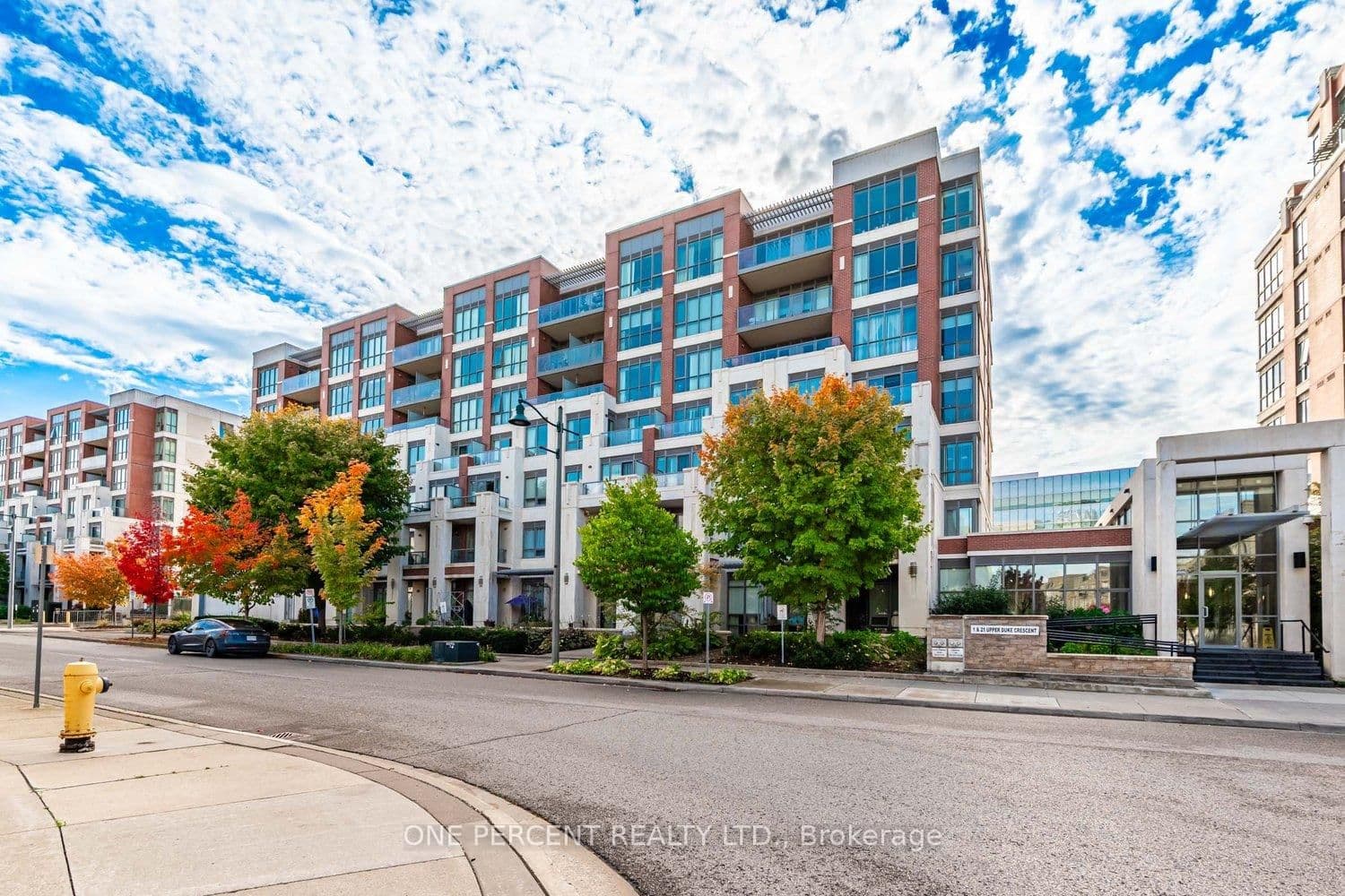 #401 - 21 Upper Duke Crescent