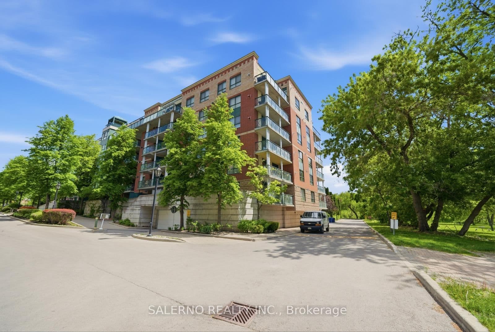 #312 - 141 Woodbridge Avenue