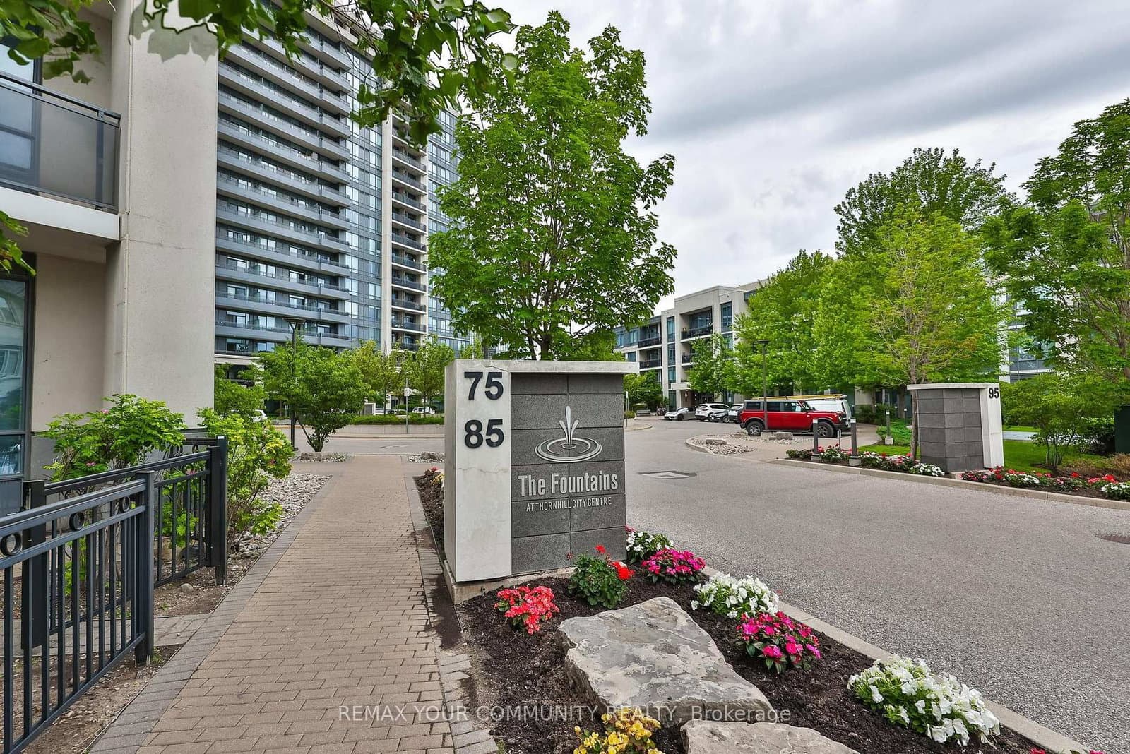 #1601 - 75 North Park Road