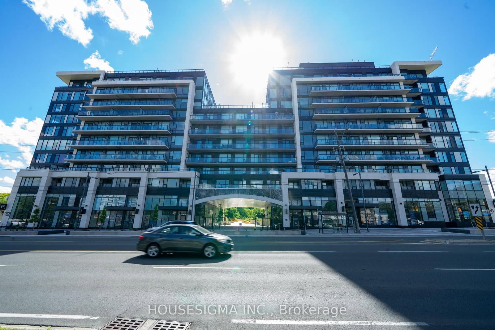 #820 - 8188 Yonge Street