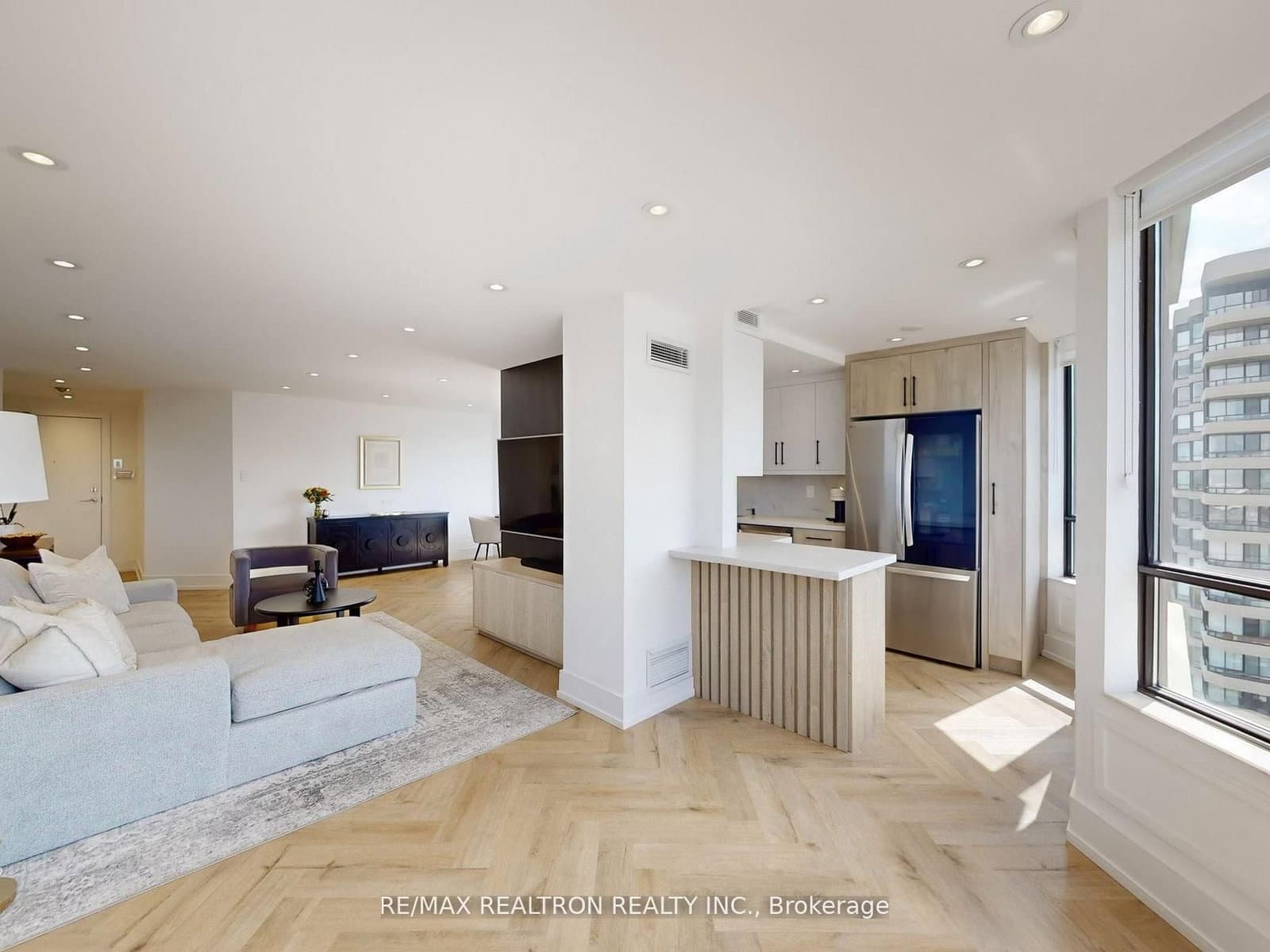 #1111 - 7460 Bathurst Street