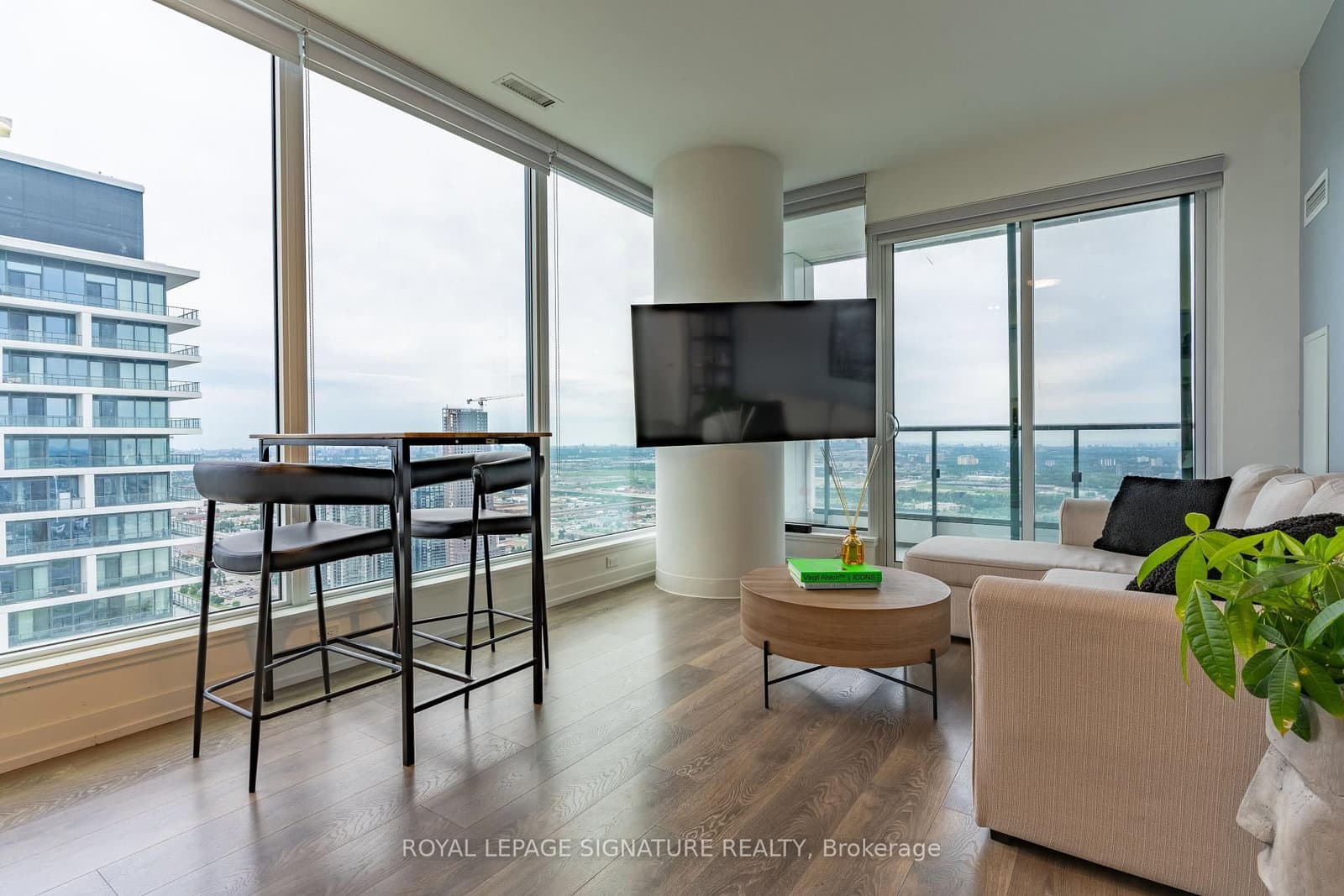 #5903 - 898 Portage Parkway