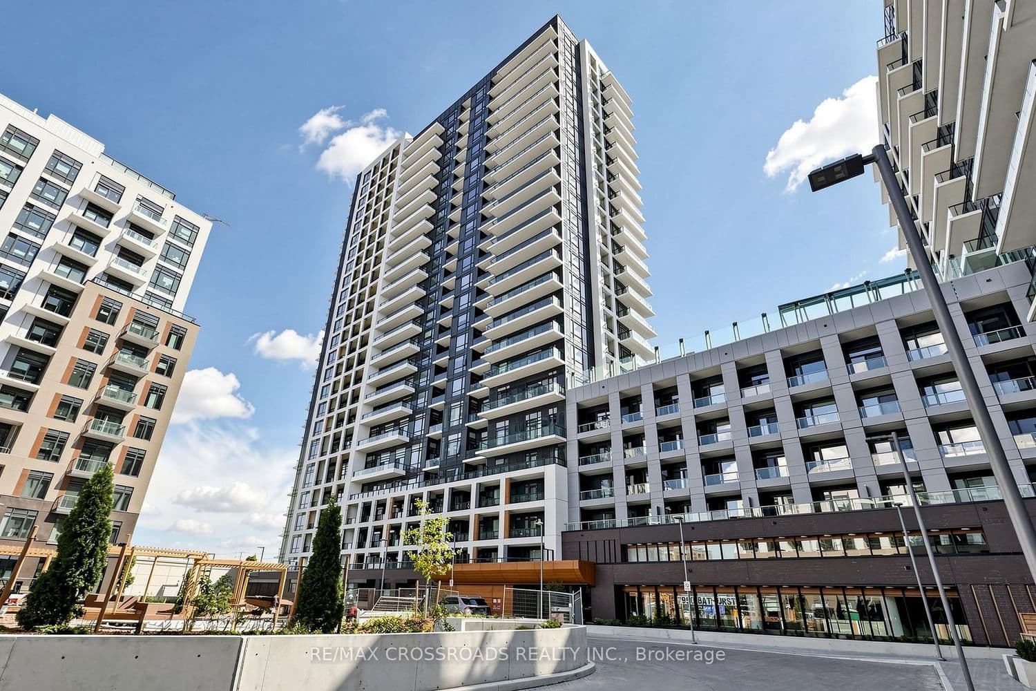 #902 - 7950 Bathurst Street