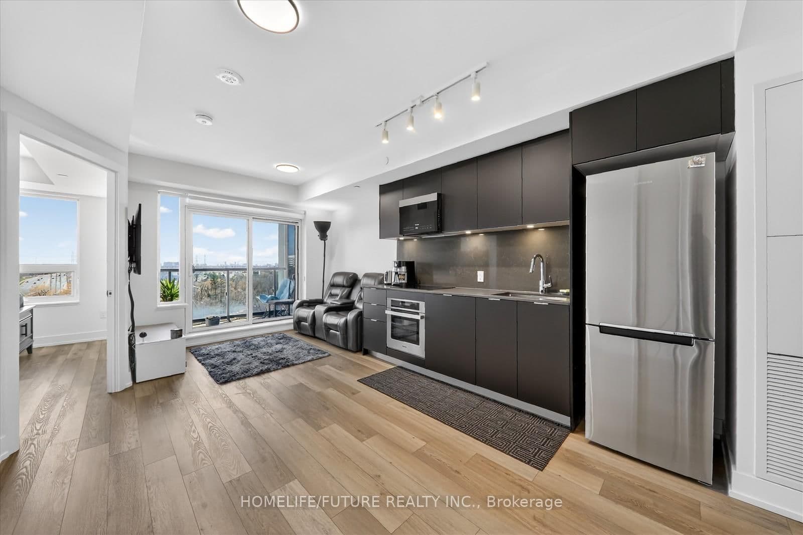 #1017 - 8 Cedarland Drive