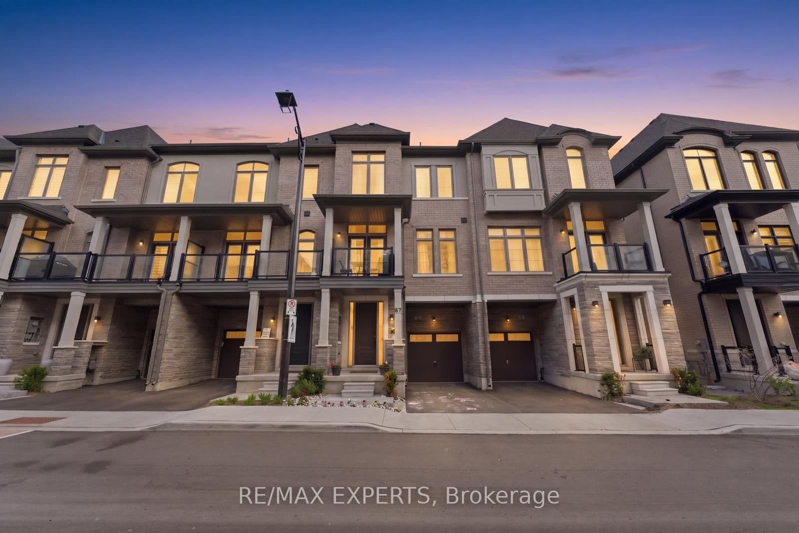 87 De La Roche Drive