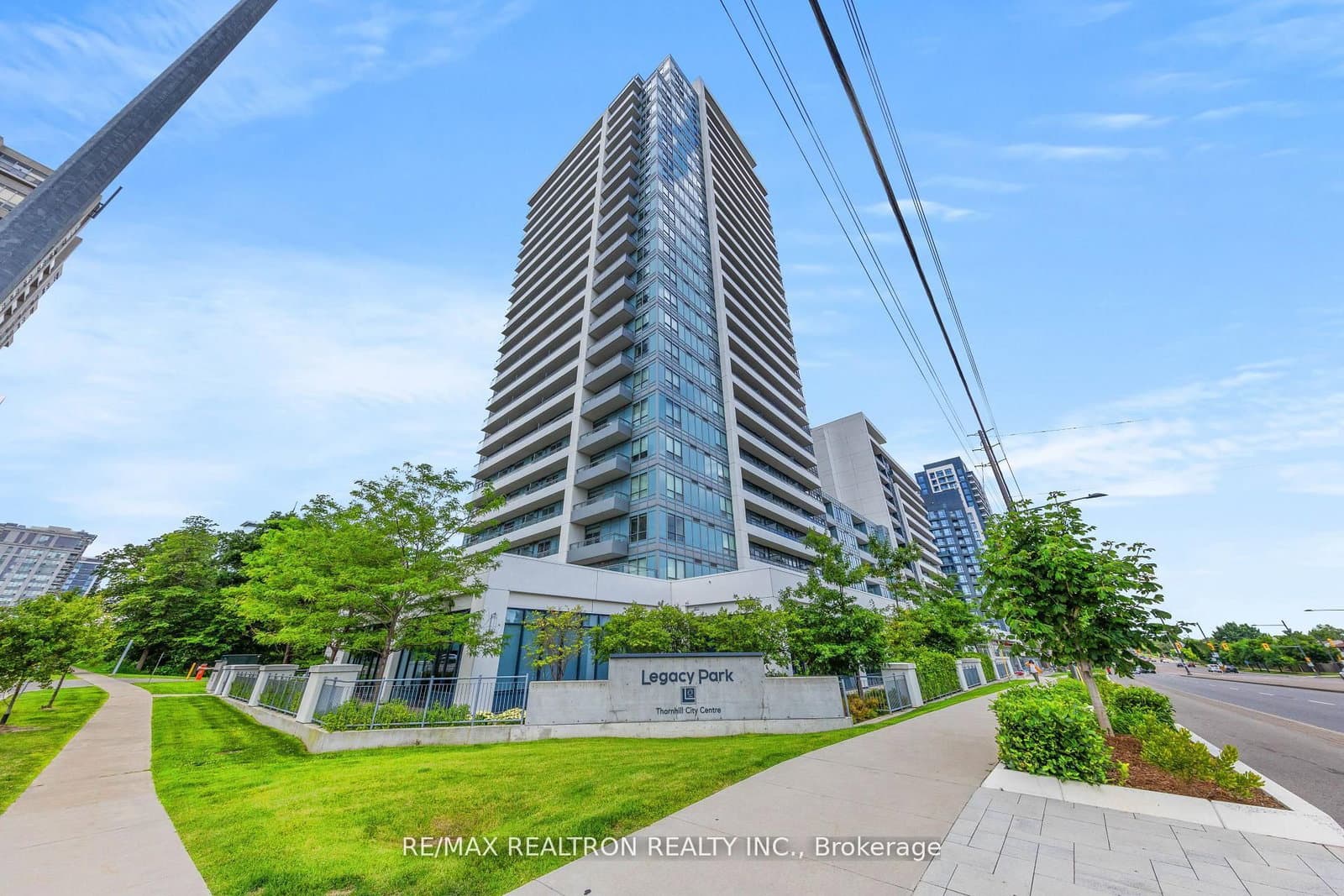 #1225 - 7900 Bathurst Street