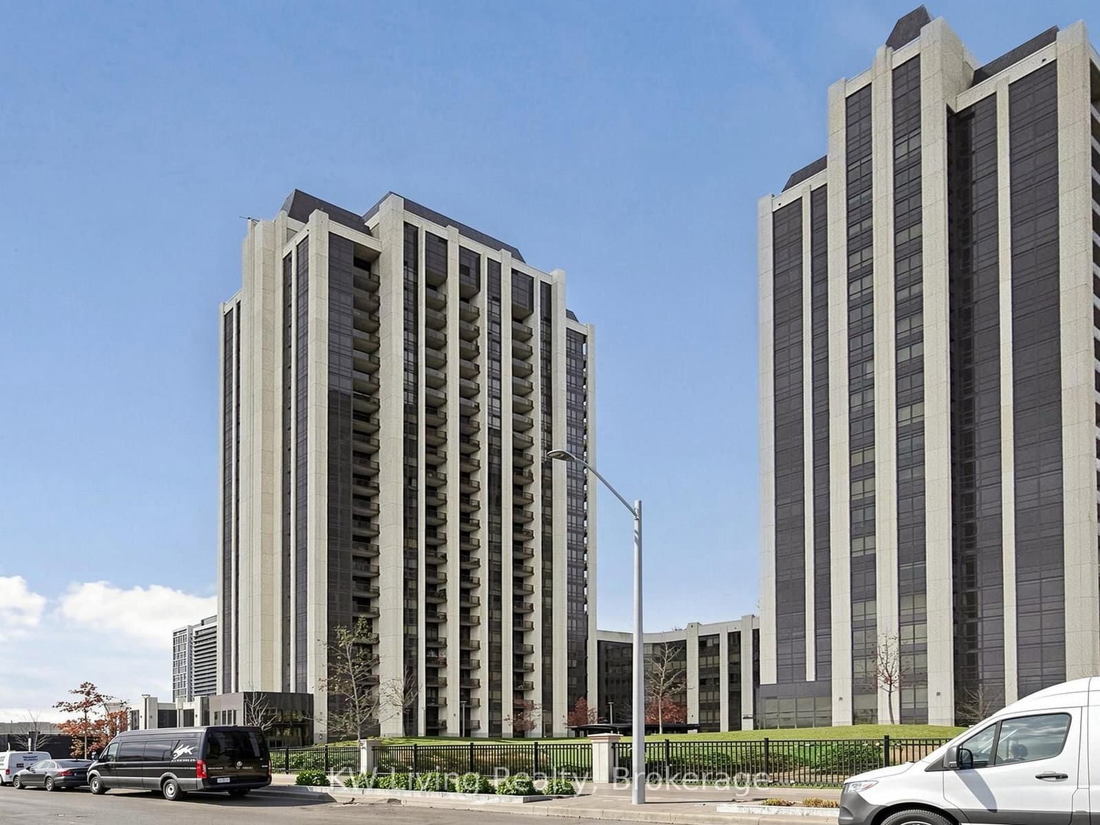 9075 Jane Street, Unit 2104