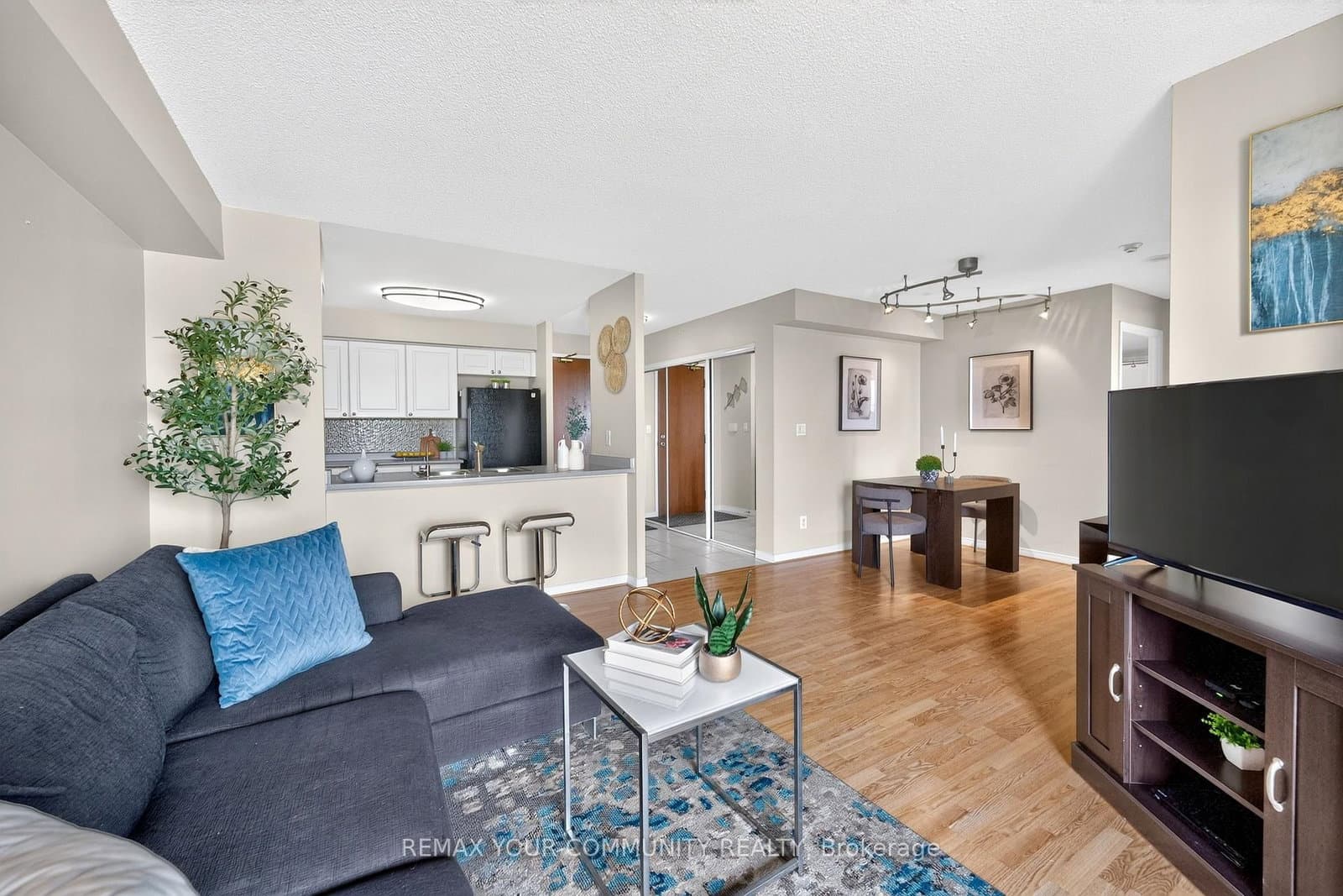 #721 - 3 ELLESMERE Street