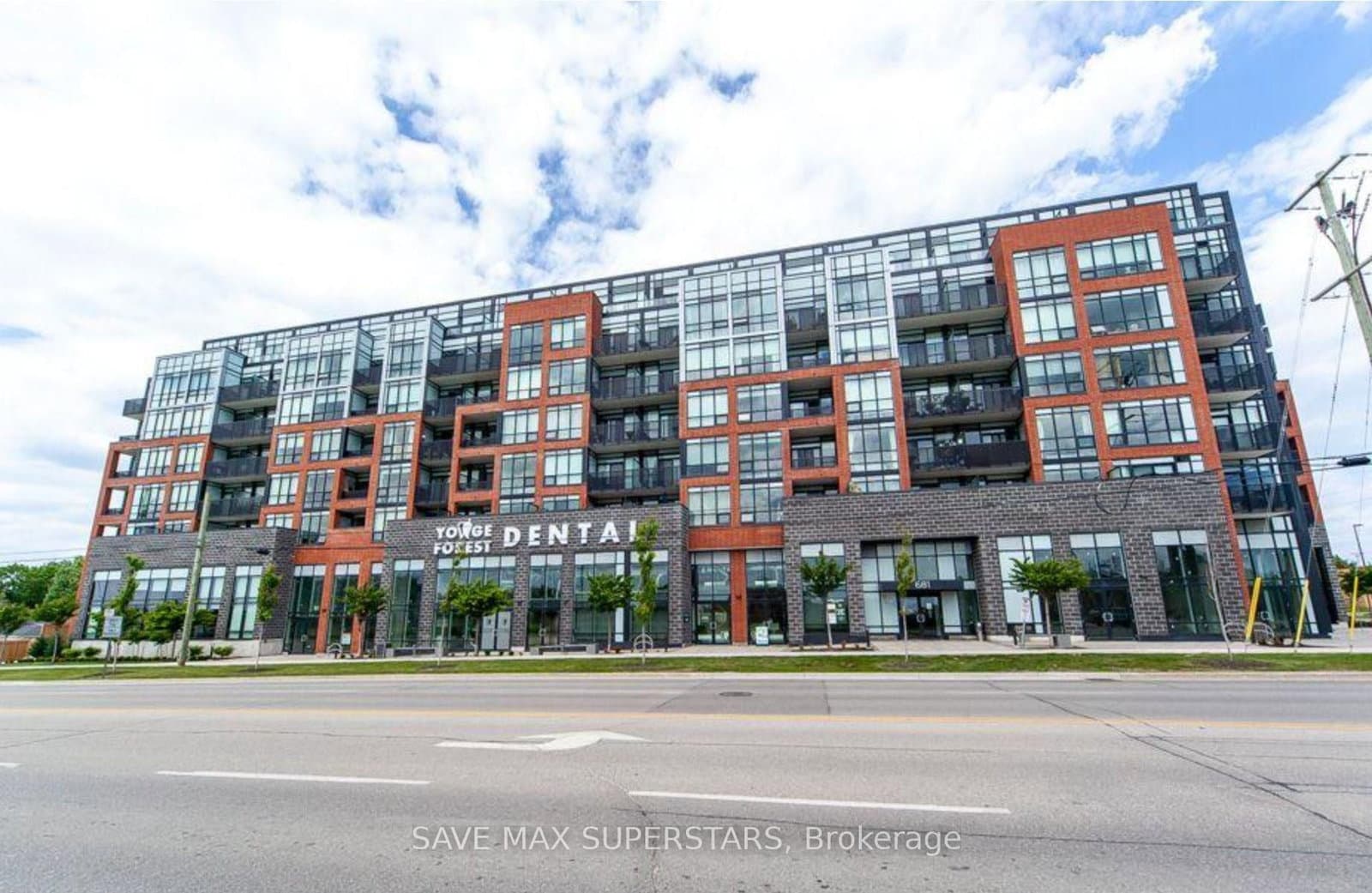 #611 - 681 Yonge Street