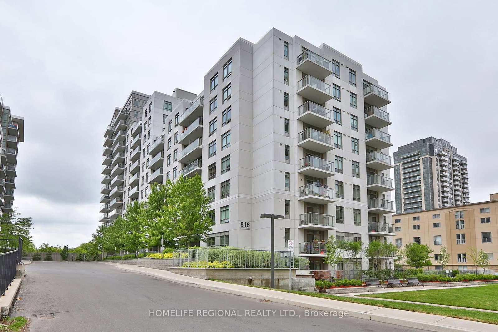 #1015 - 816 Lansdowne Avenue