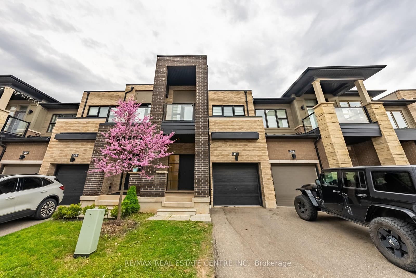 391 Athabasca Common