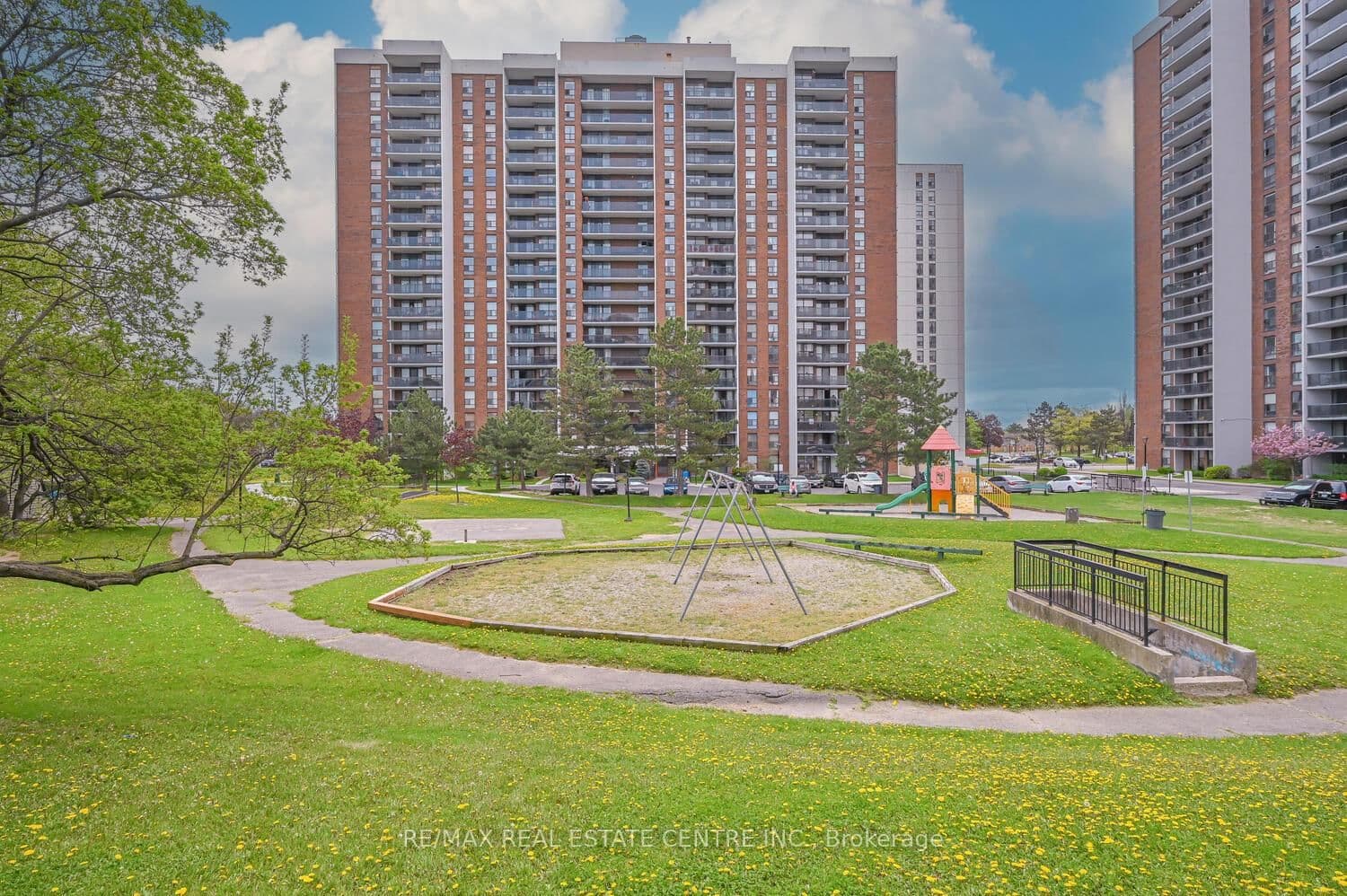 #403 - 21 Knightsbridge Road