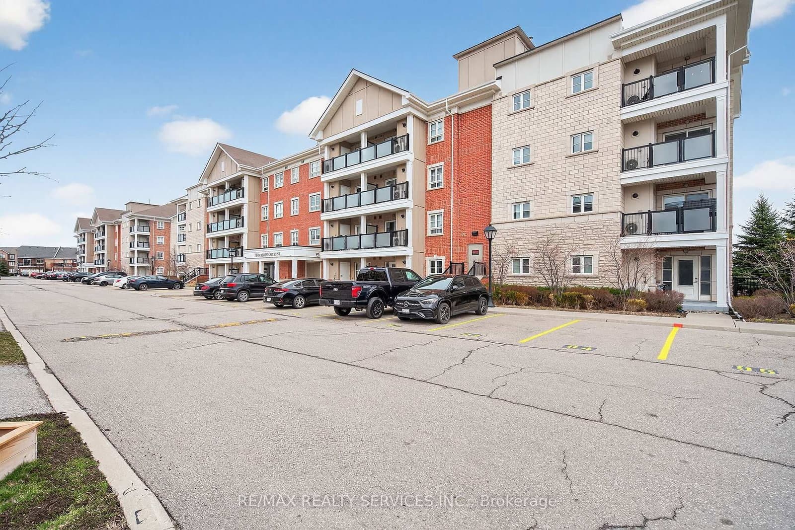 70 Baycliffe Crescent, Unit 301