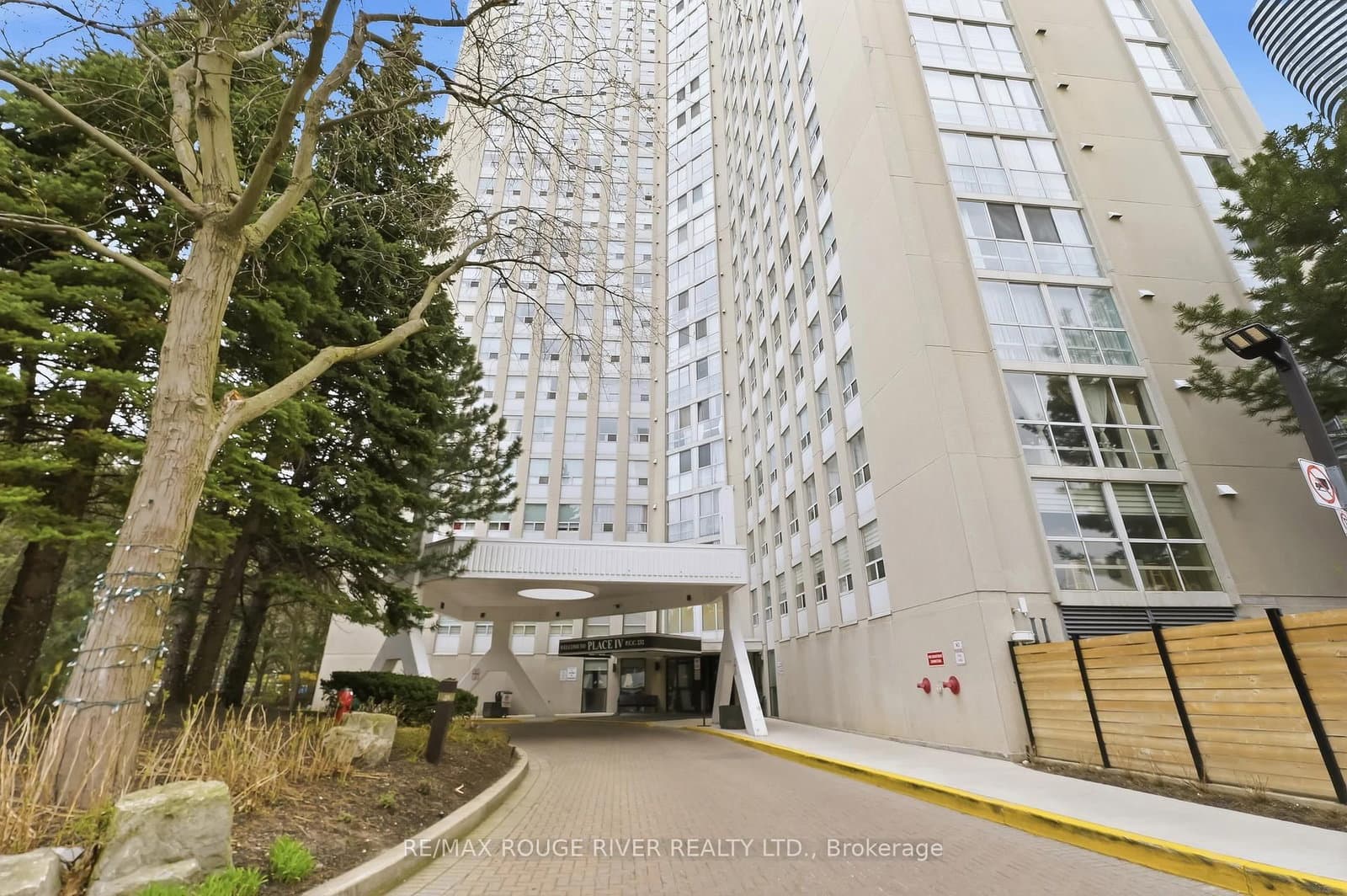 #1008 - 3650 Kaneff Crescent