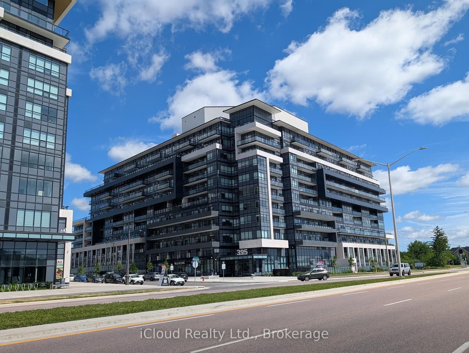 #417 - 395 Dundas Street W