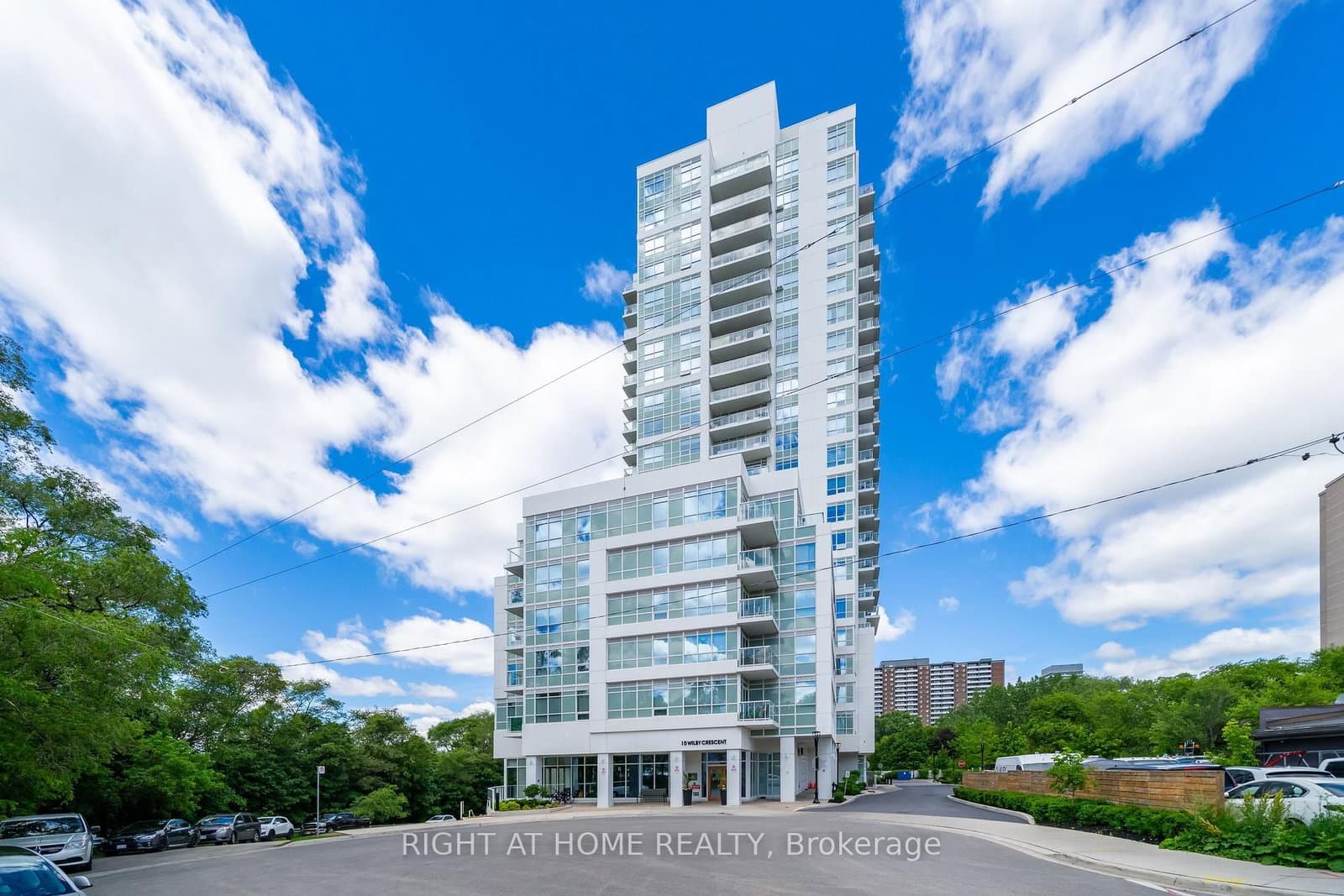 #807 - 10 Wilby Crescent