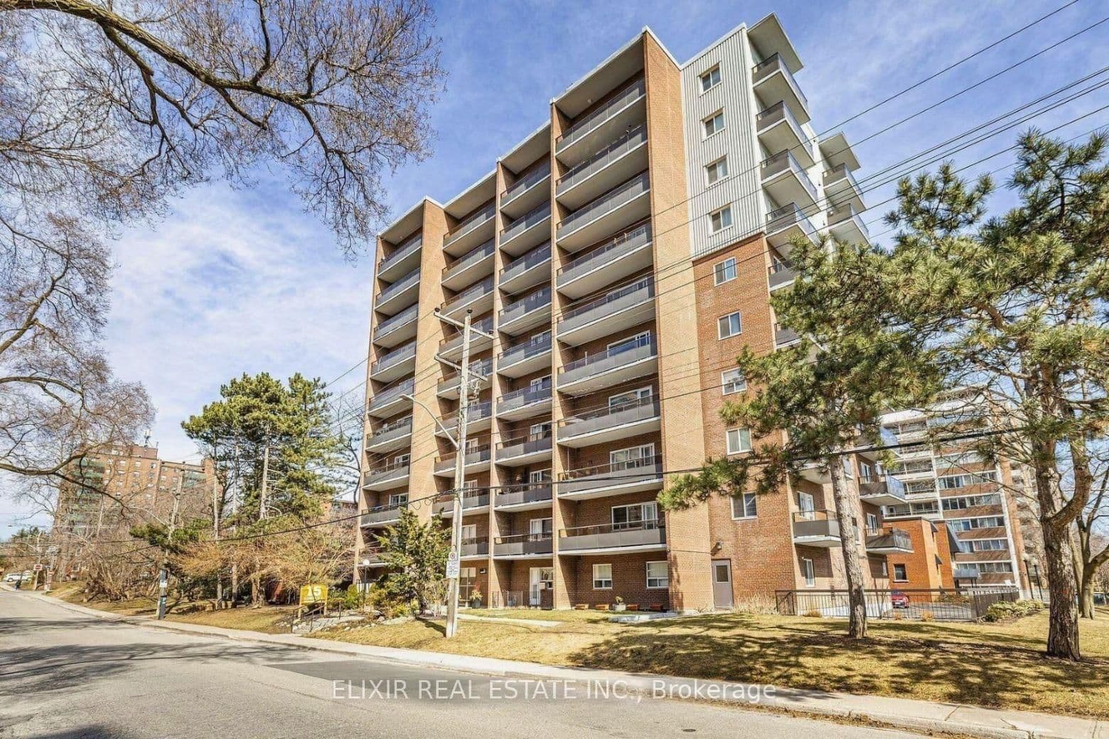 #605 - 15 Elizabeth Street N