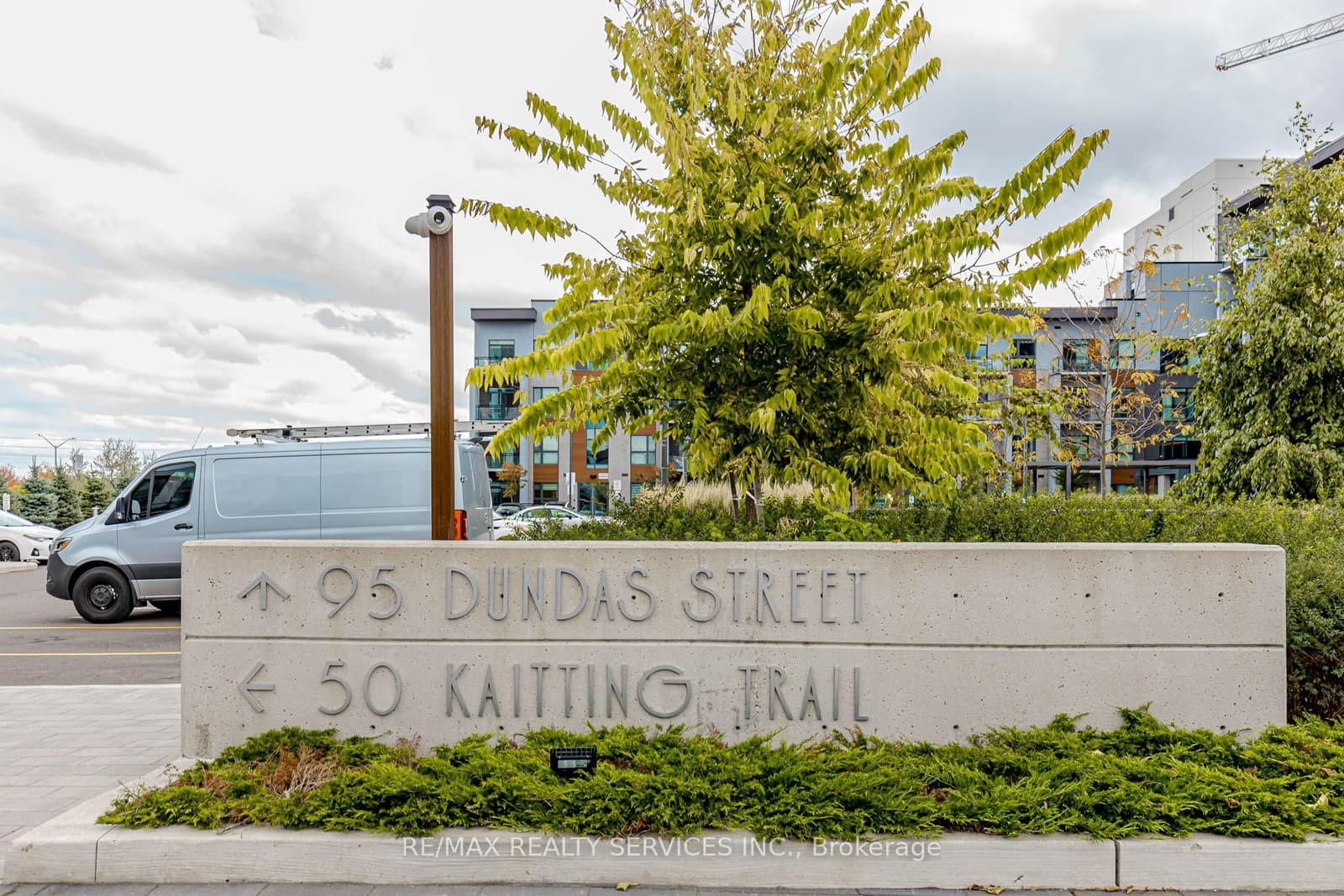 #101 - 95 Dundas Street W