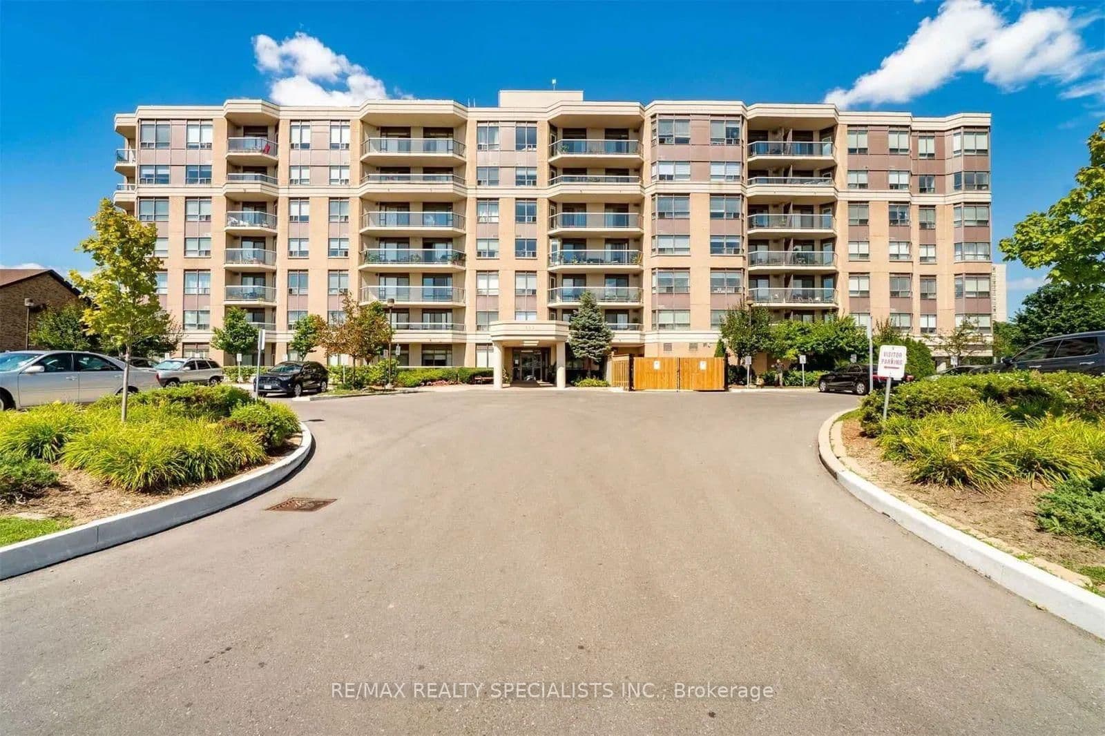 #403 - 300 Ray Lawson Boulevard