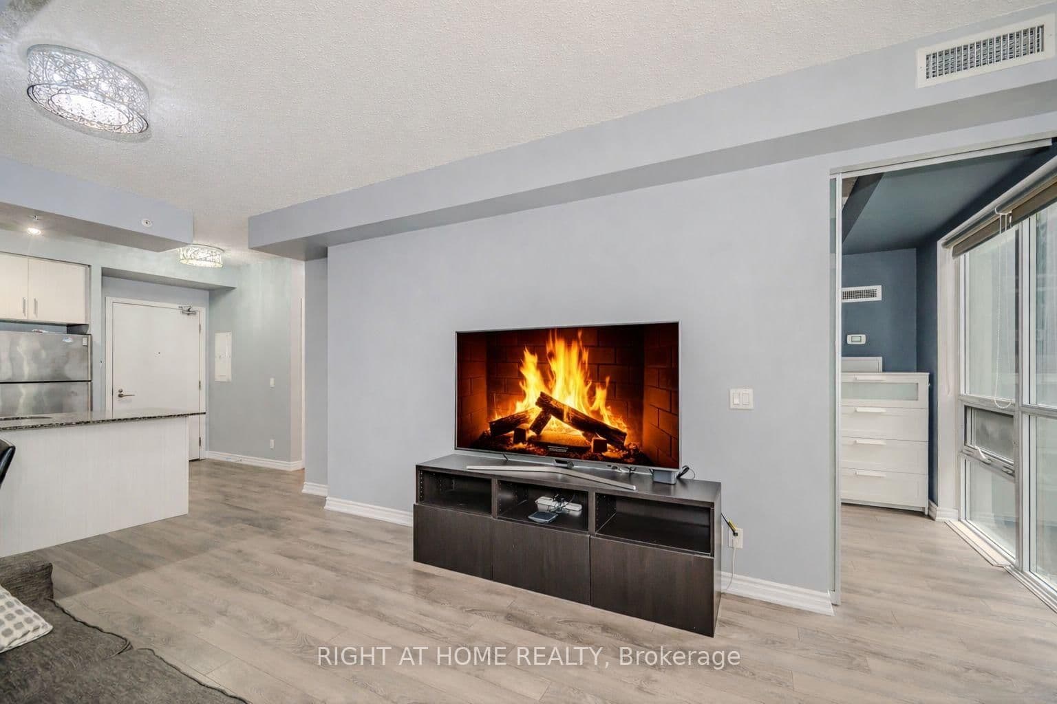 15 James Finlay Way, Unit 917