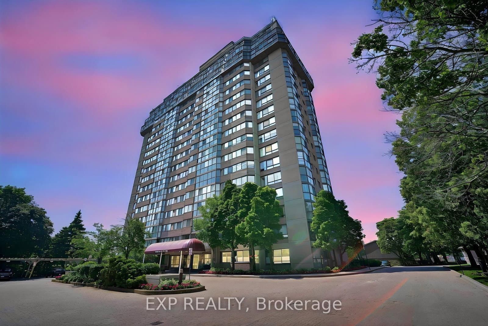 #307 - 880 Dundas Street W