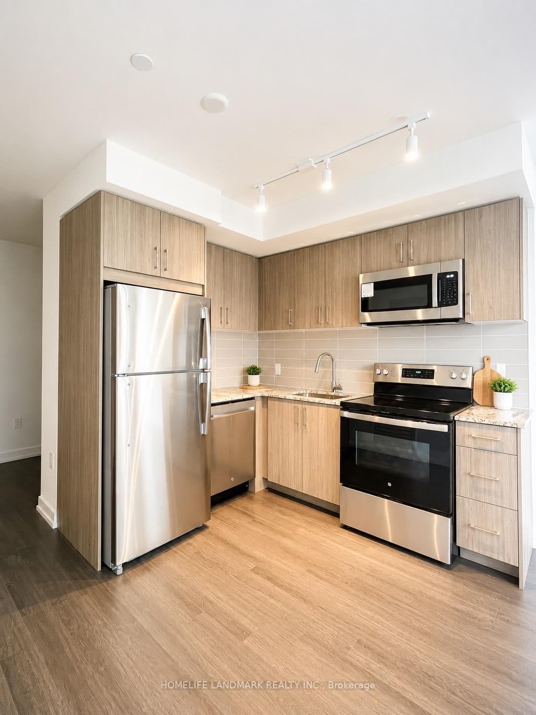 #812 - 4010 Eglinton Avenue W