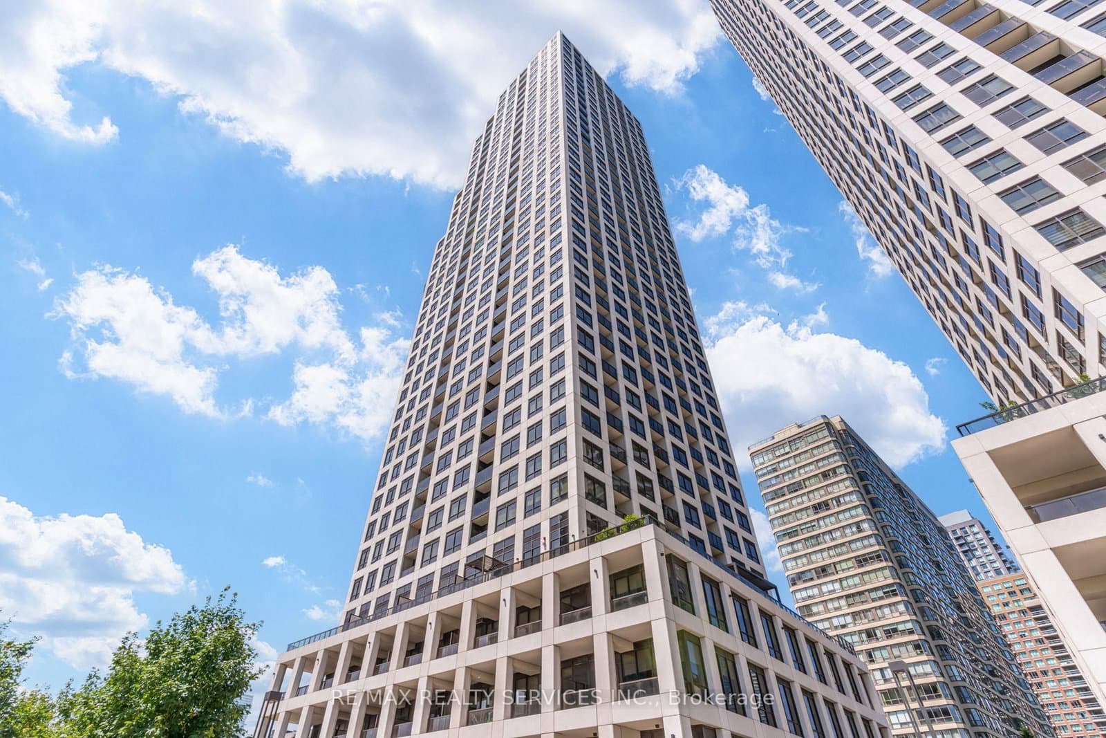 #3507 - 36 Elm Drive