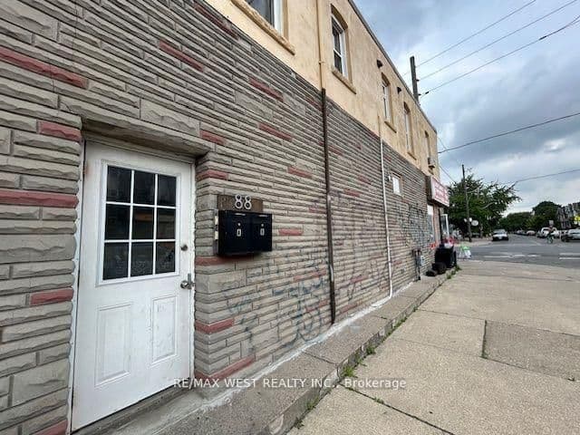 88 Uxbridge Avenue, Unit A