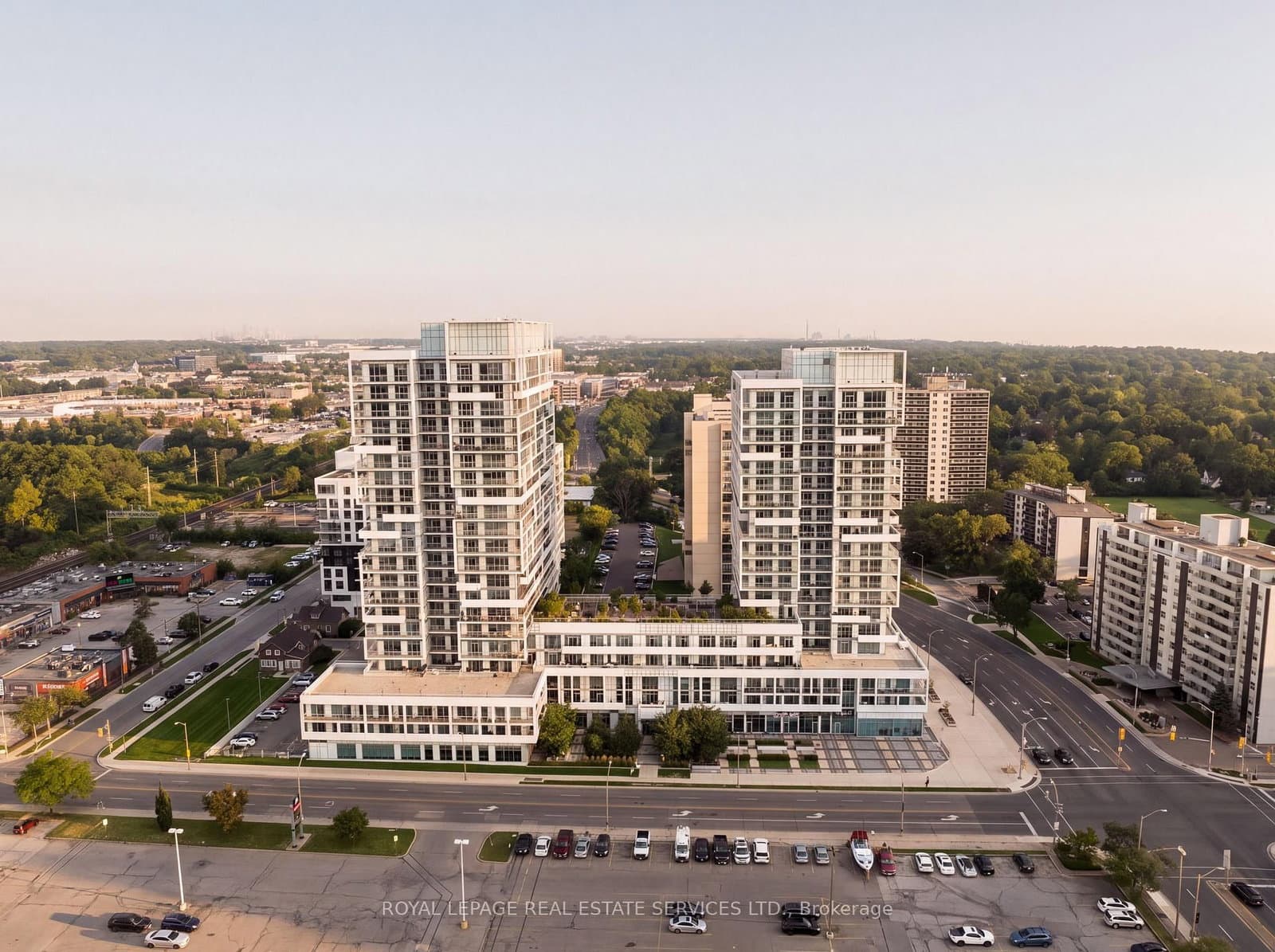 55 Speers Road, Unit 1310
