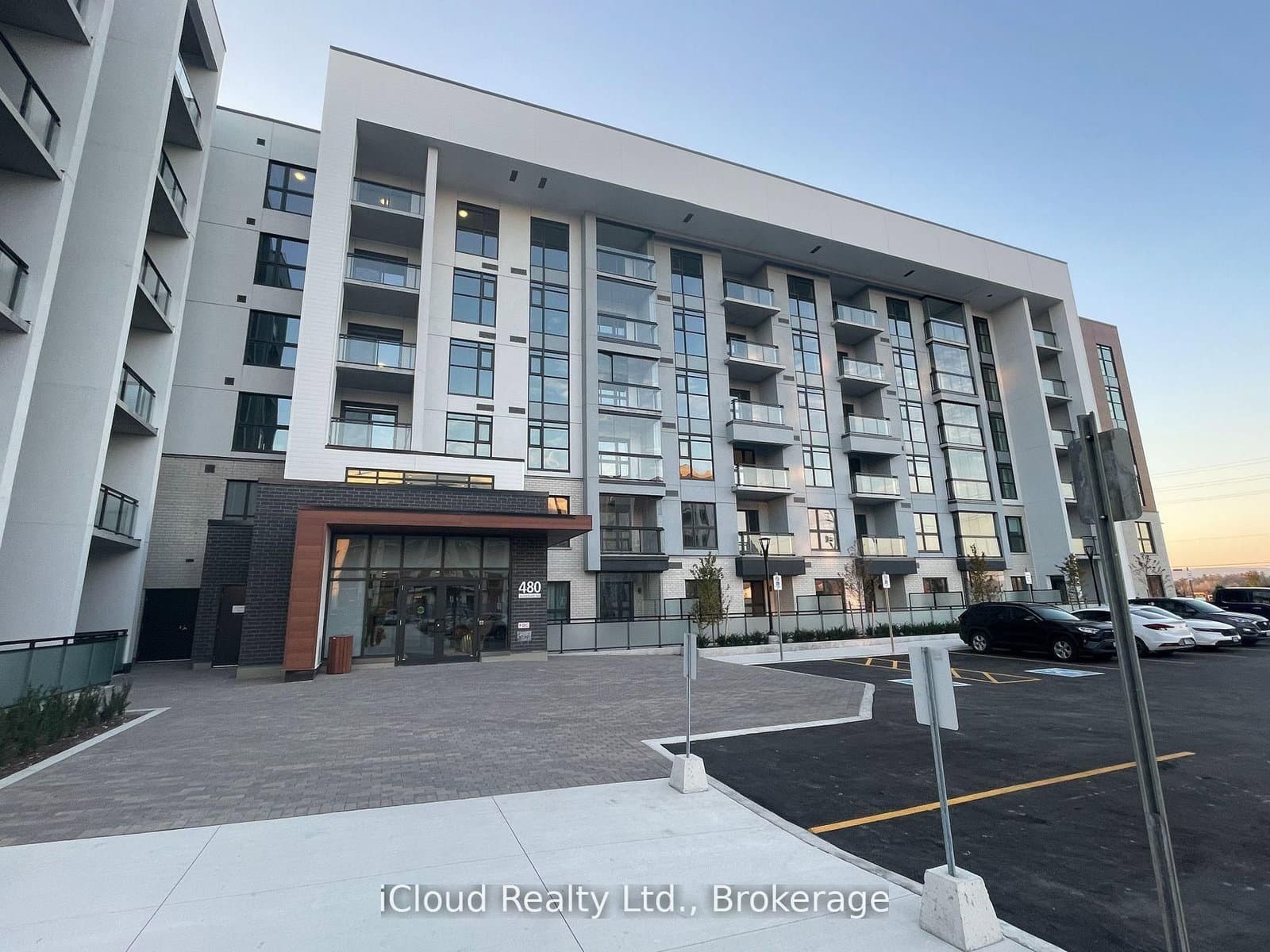 #319 - 470 Gordon Krantz Avenue