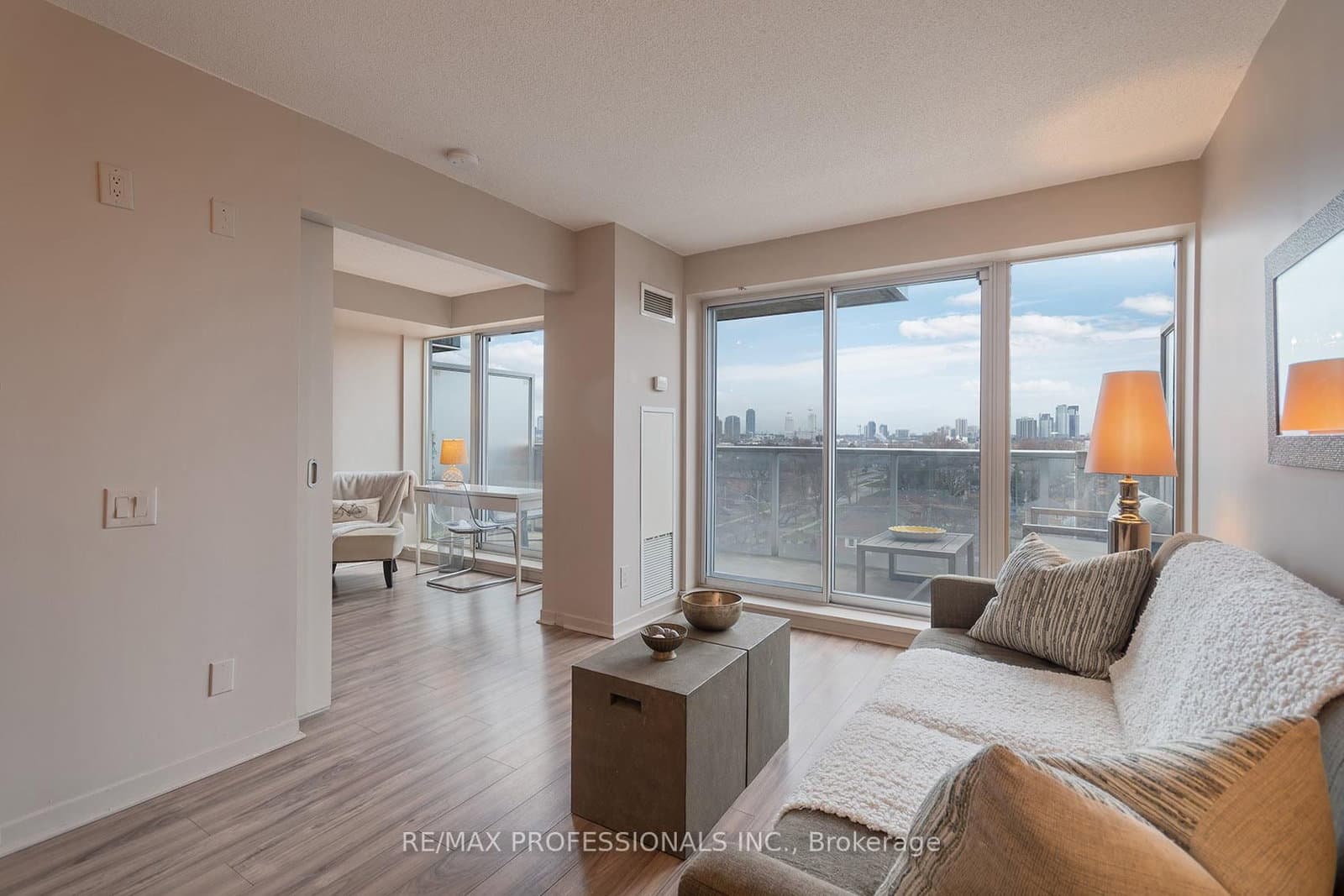 1040 The Queensway, Unit 704