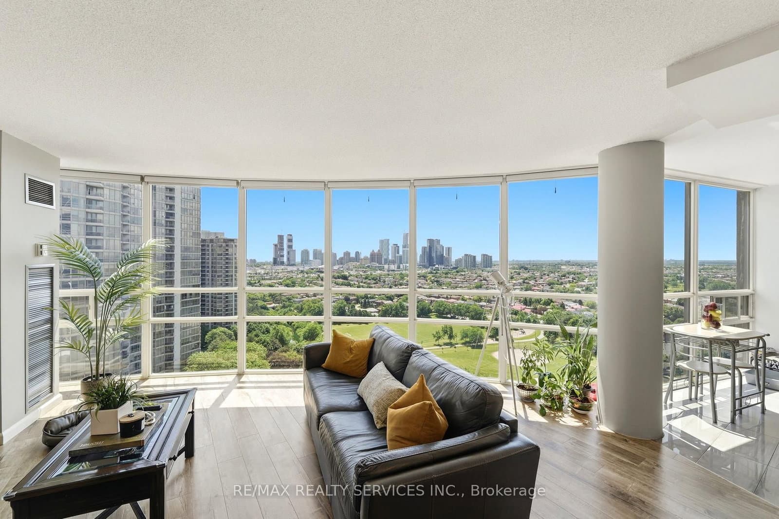 #2007 - 50 Eglinton Avenue W
