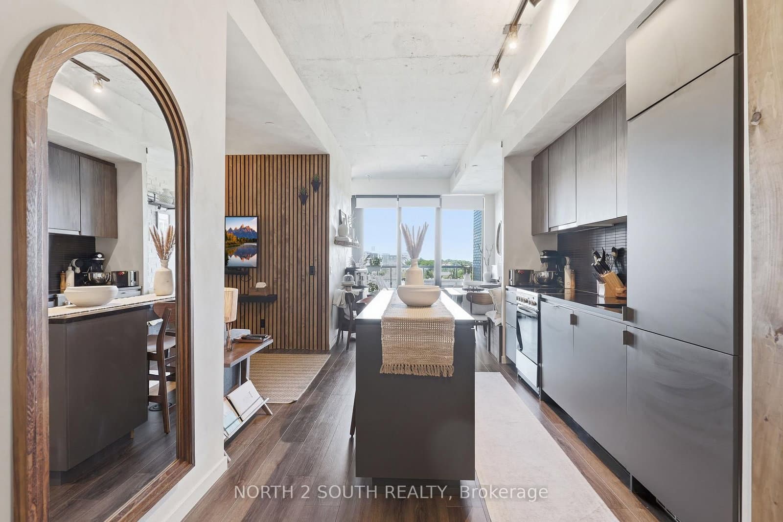#717 - 7 Smith Crescent
