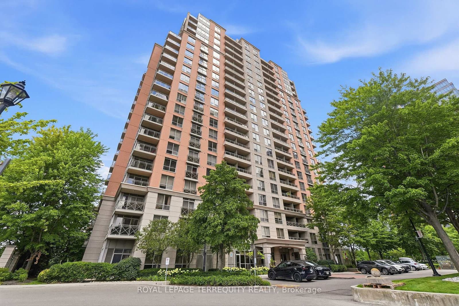 #405 - 5229 Dundas Street W